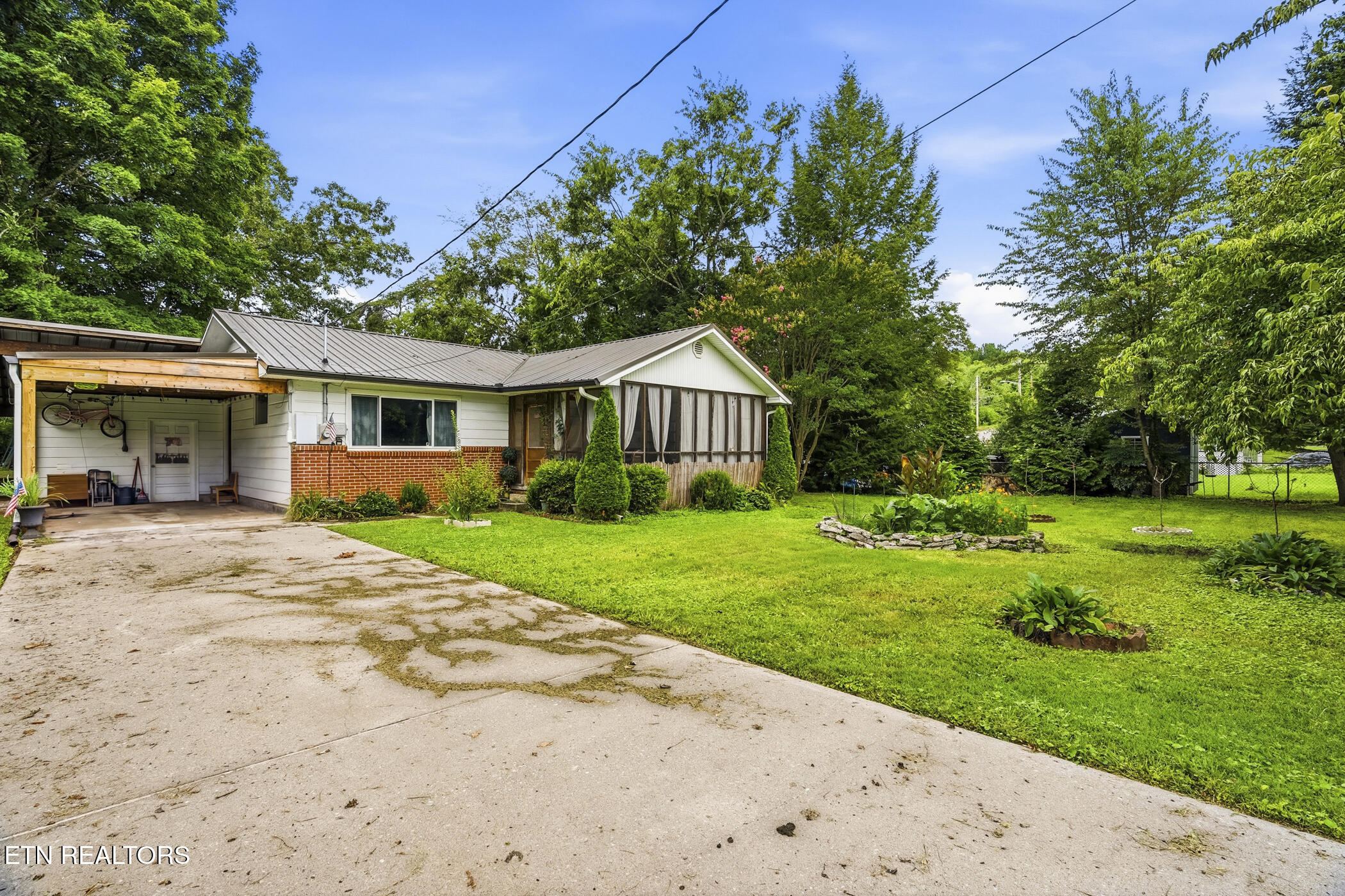 121 W Hutchinson Circle Oak Ridge TN 37830