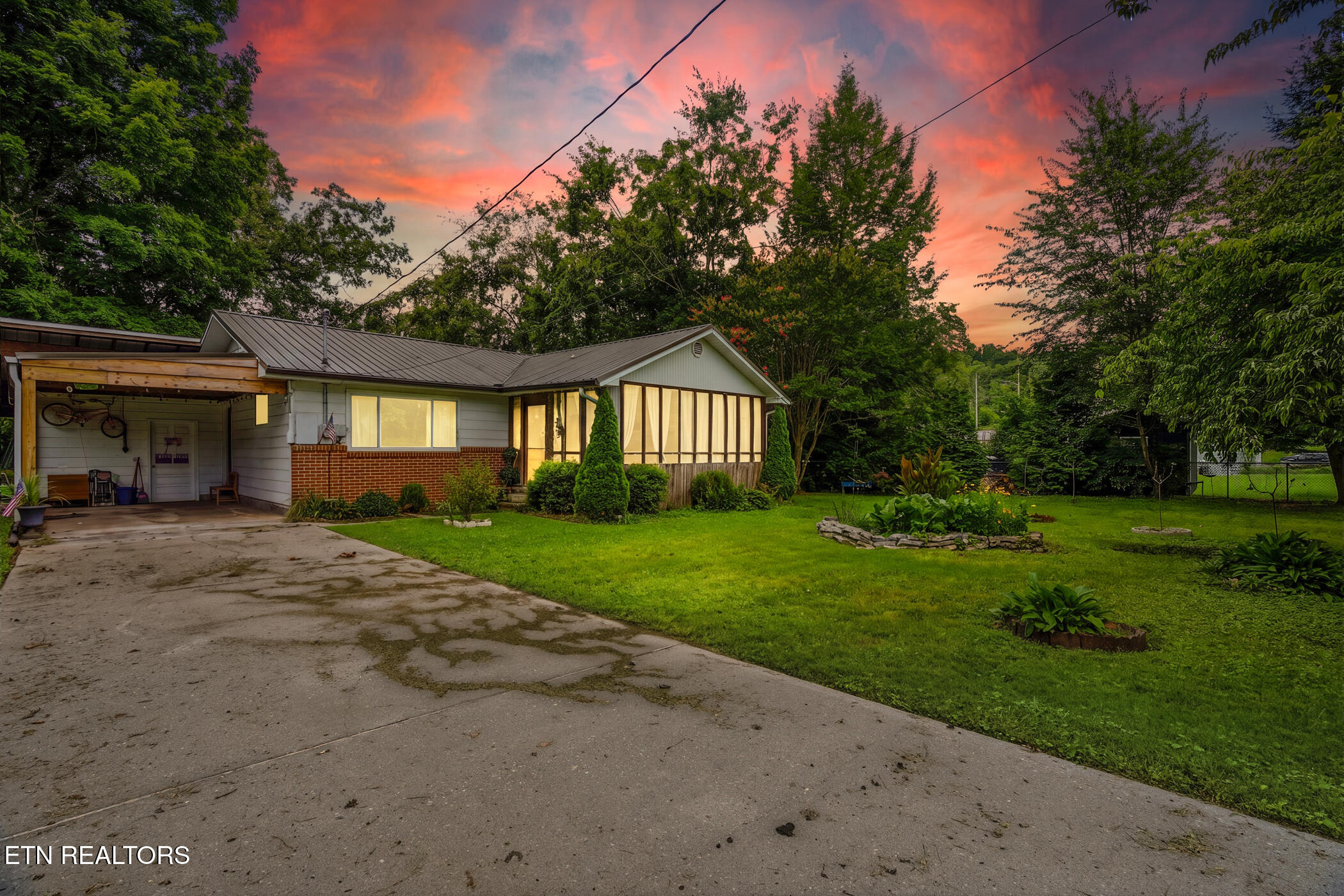 121 W Hutchinson Circle Oak Ridge TN 37830