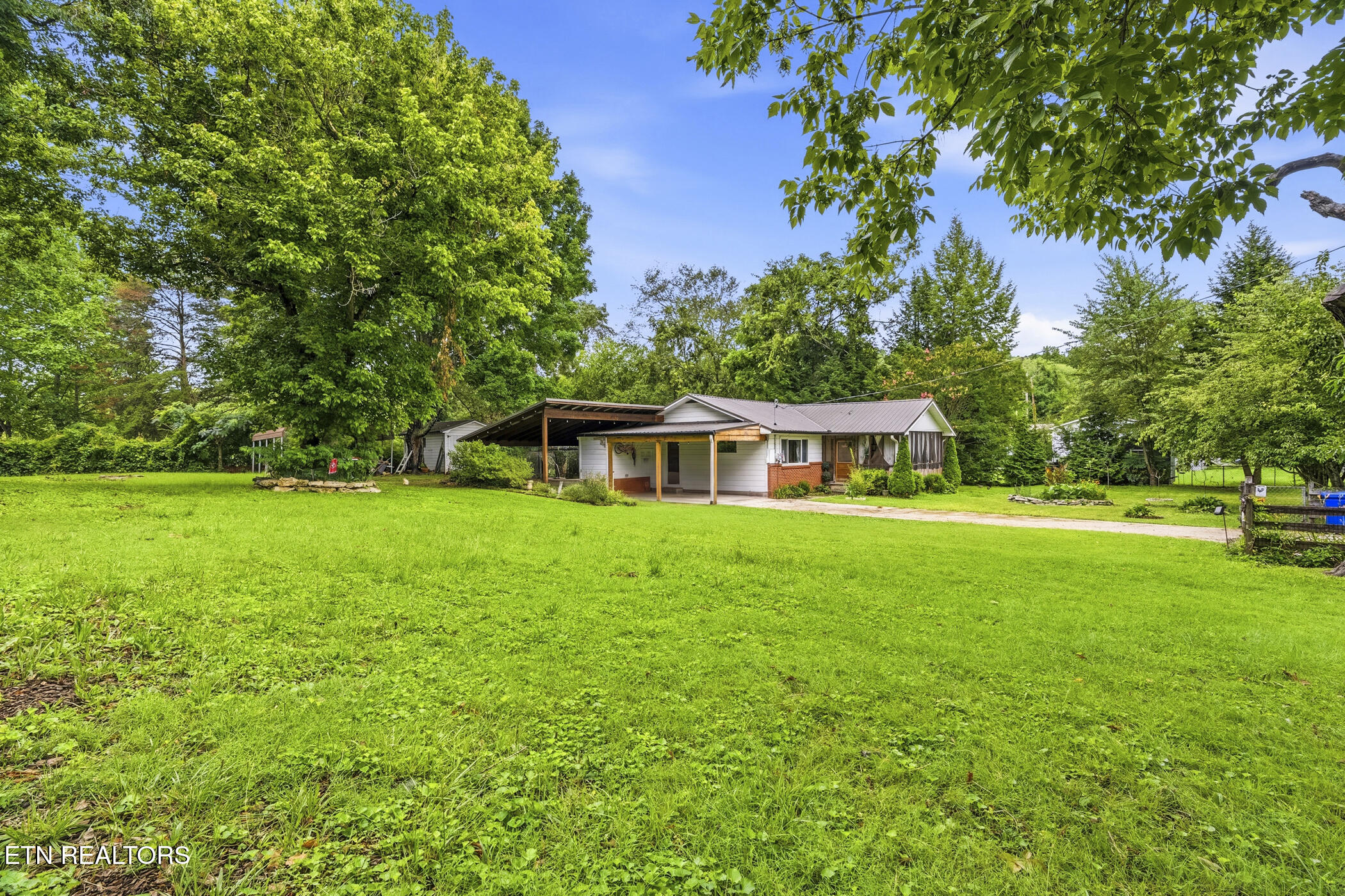 121 W Hutchinson Circle Oak Ridge TN 37830