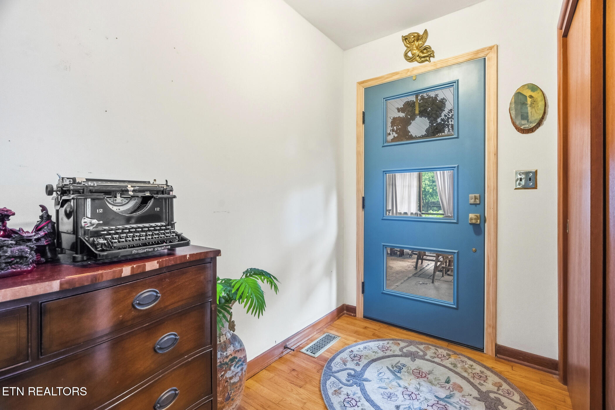 121 W Hutchinson Circle Oak Ridge TN 37830