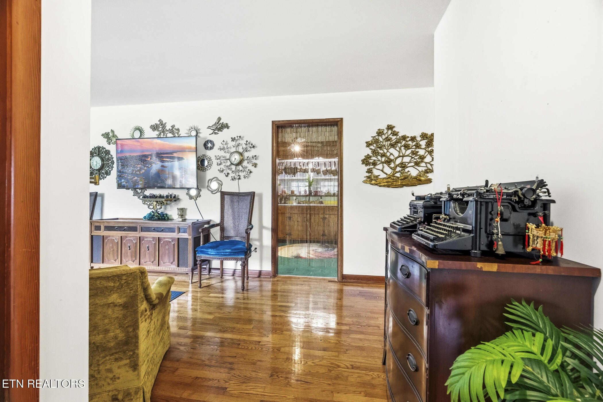 121 W Hutchinson Circle Oak Ridge TN 37830