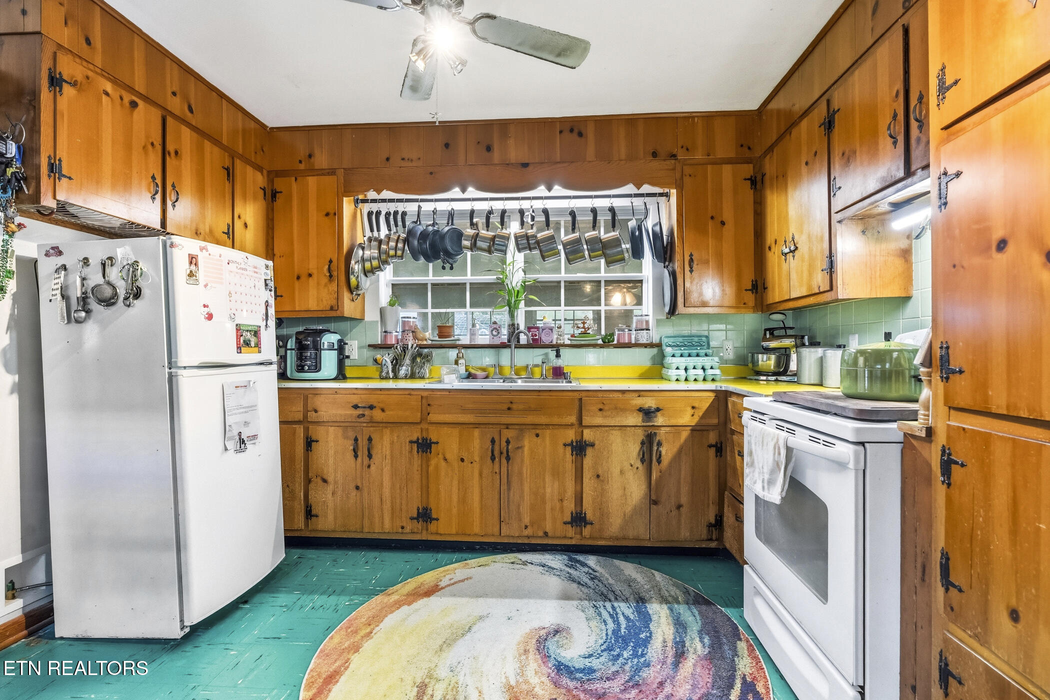 121 W Hutchinson Circle Oak Ridge TN 37830