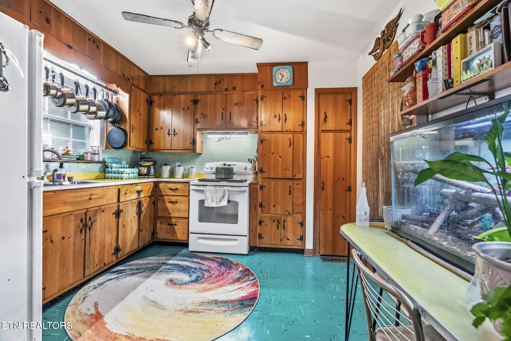 121 W Hutchinson Circle Oak Ridge TN 37830