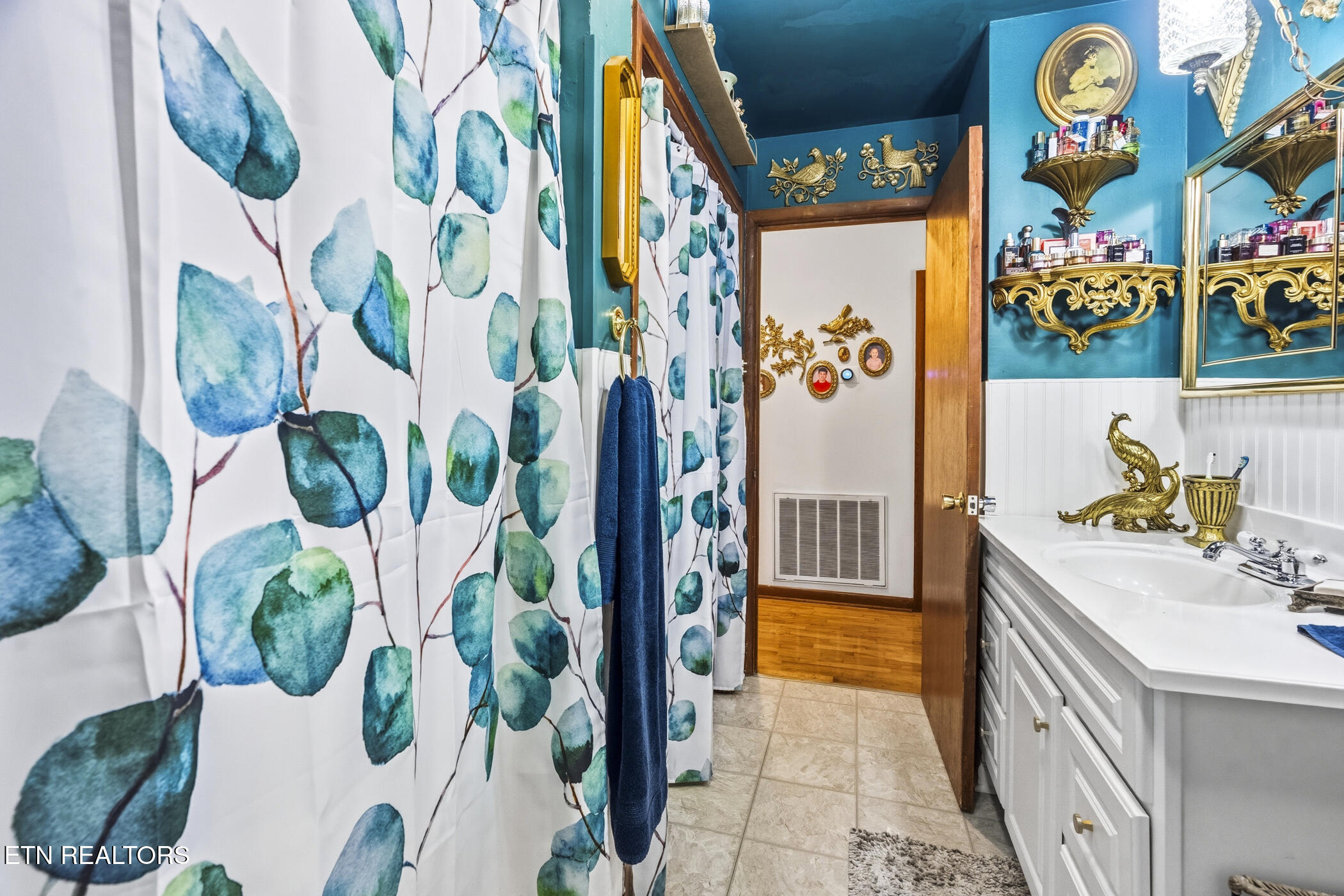 121 W Hutchinson Circle Oak Ridge TN 37830