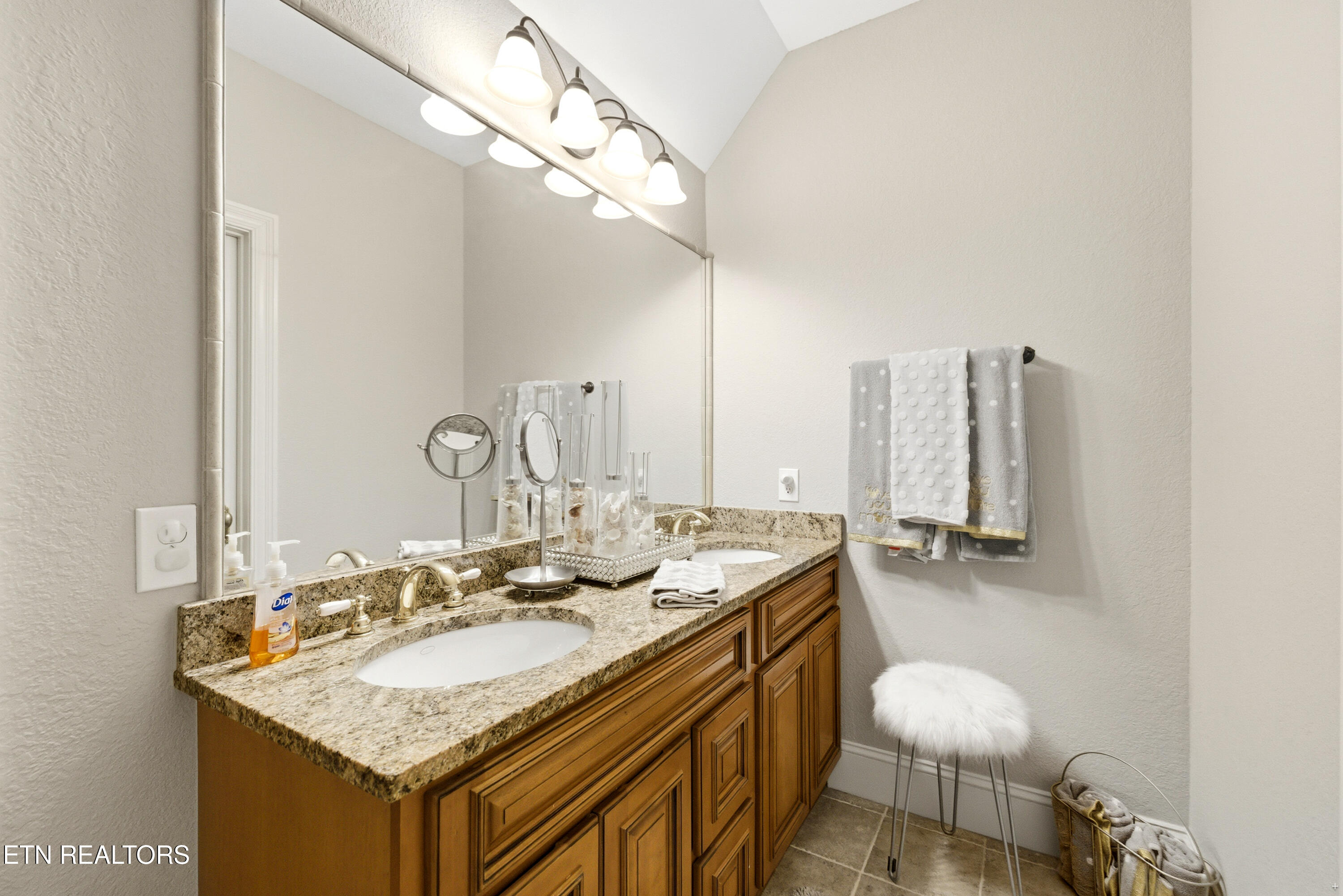 1818 Calgary Falls Lane Knoxville TN 37931