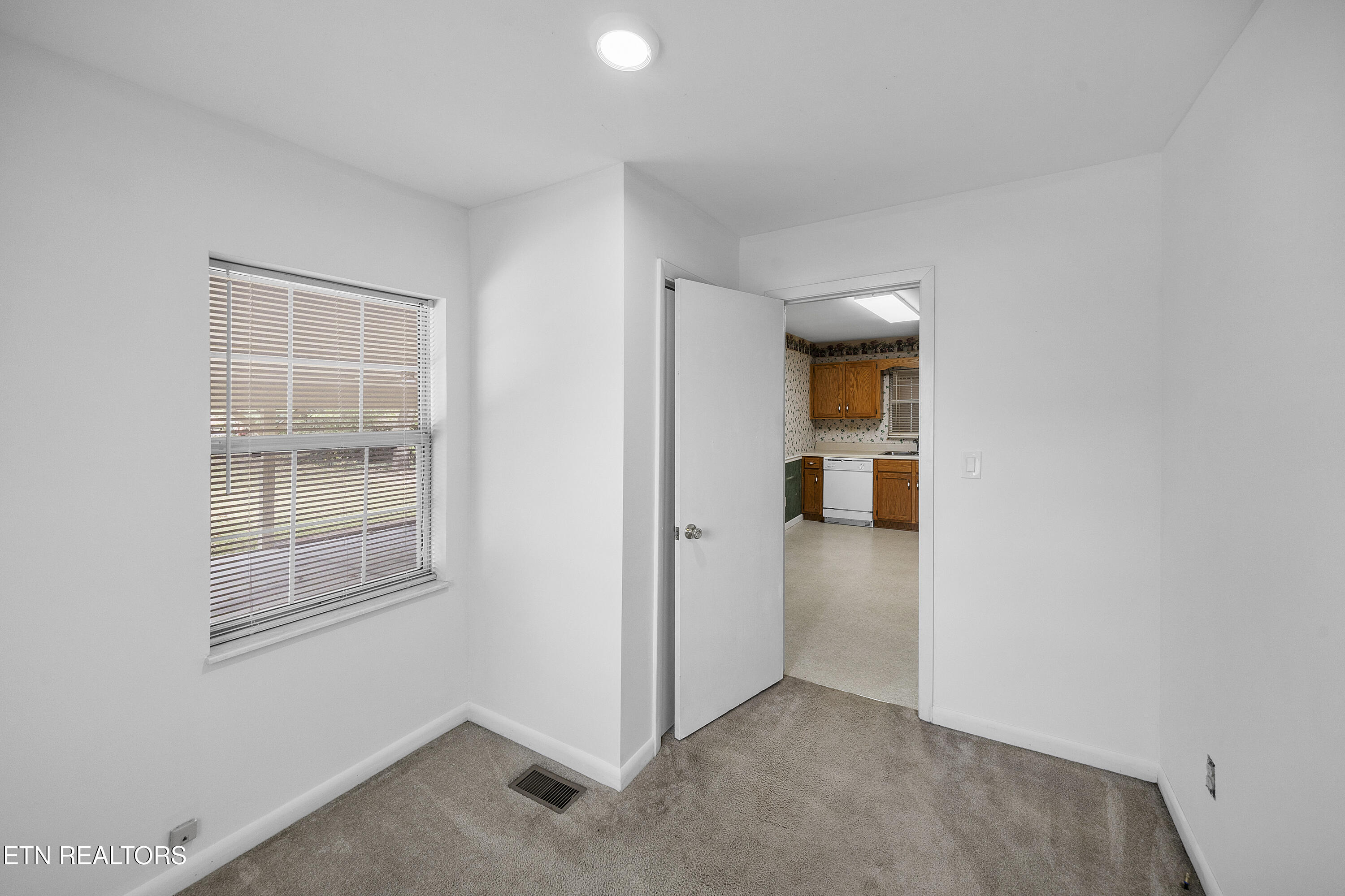 322 Oakdale Street Maryville TN 37801