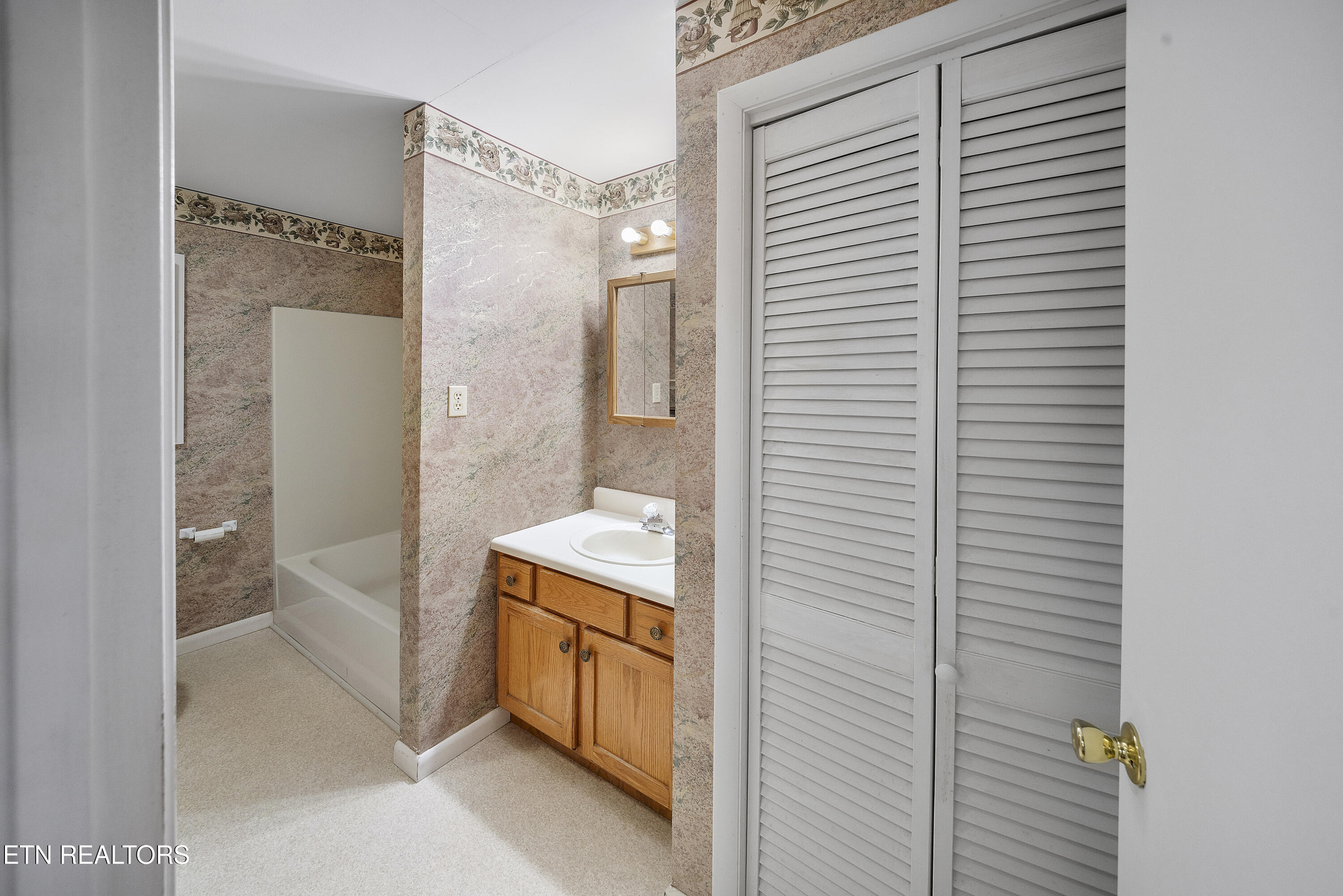 322 Oakdale Street Maryville TN 37801