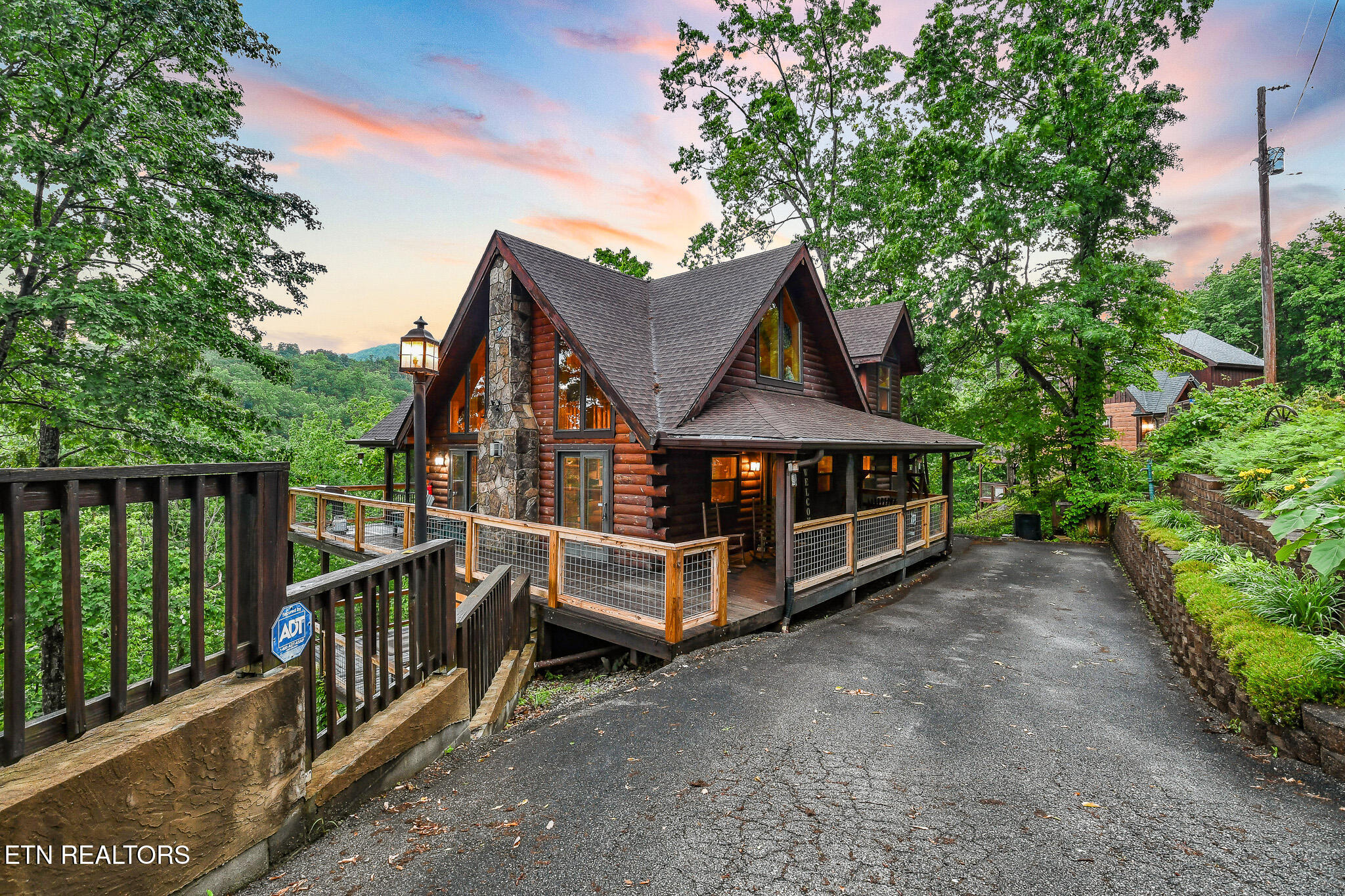 813 Pine Top Lane Gatlinburg TN 37738