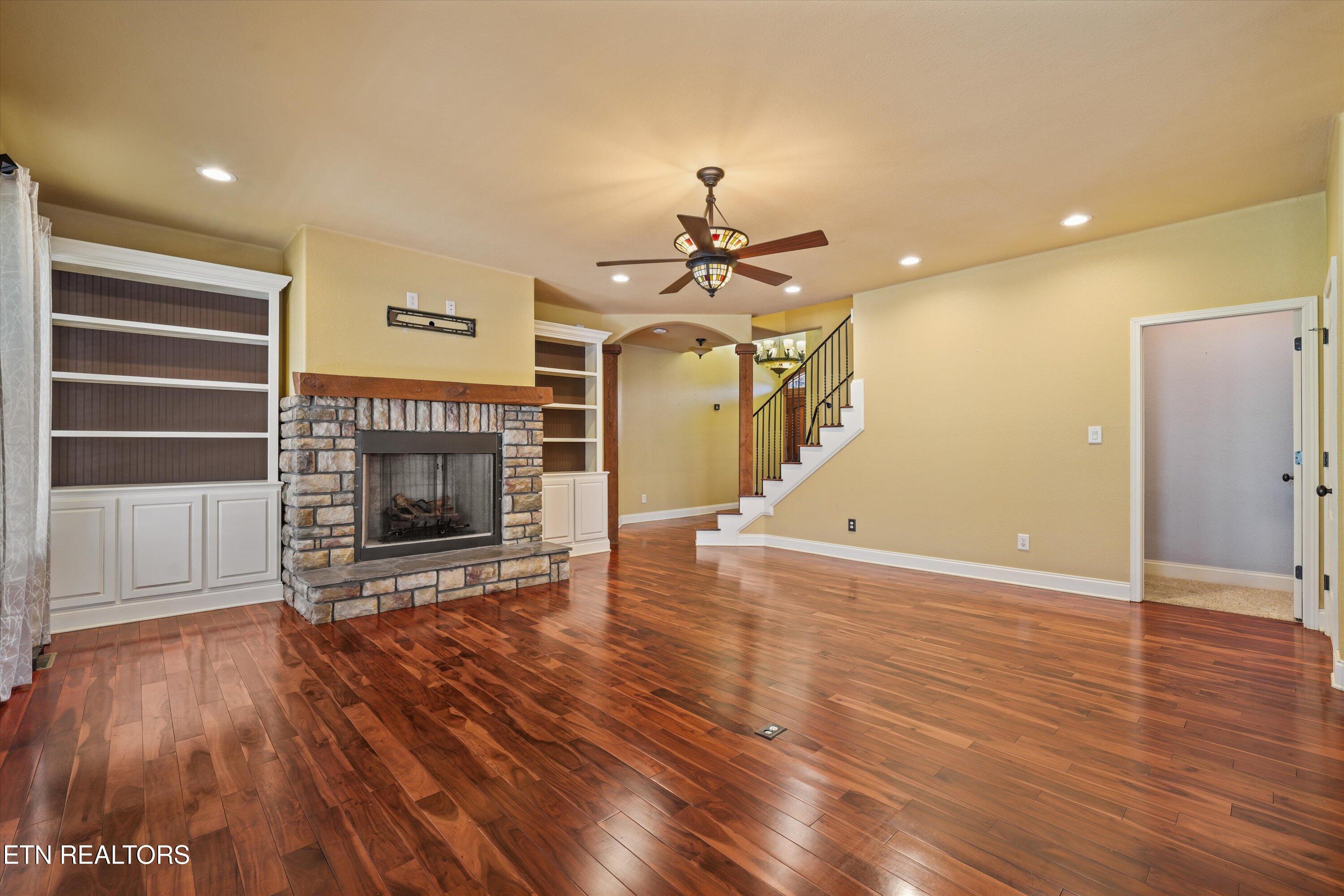 8121 Laurel Falls Lane Knoxville TN 37931