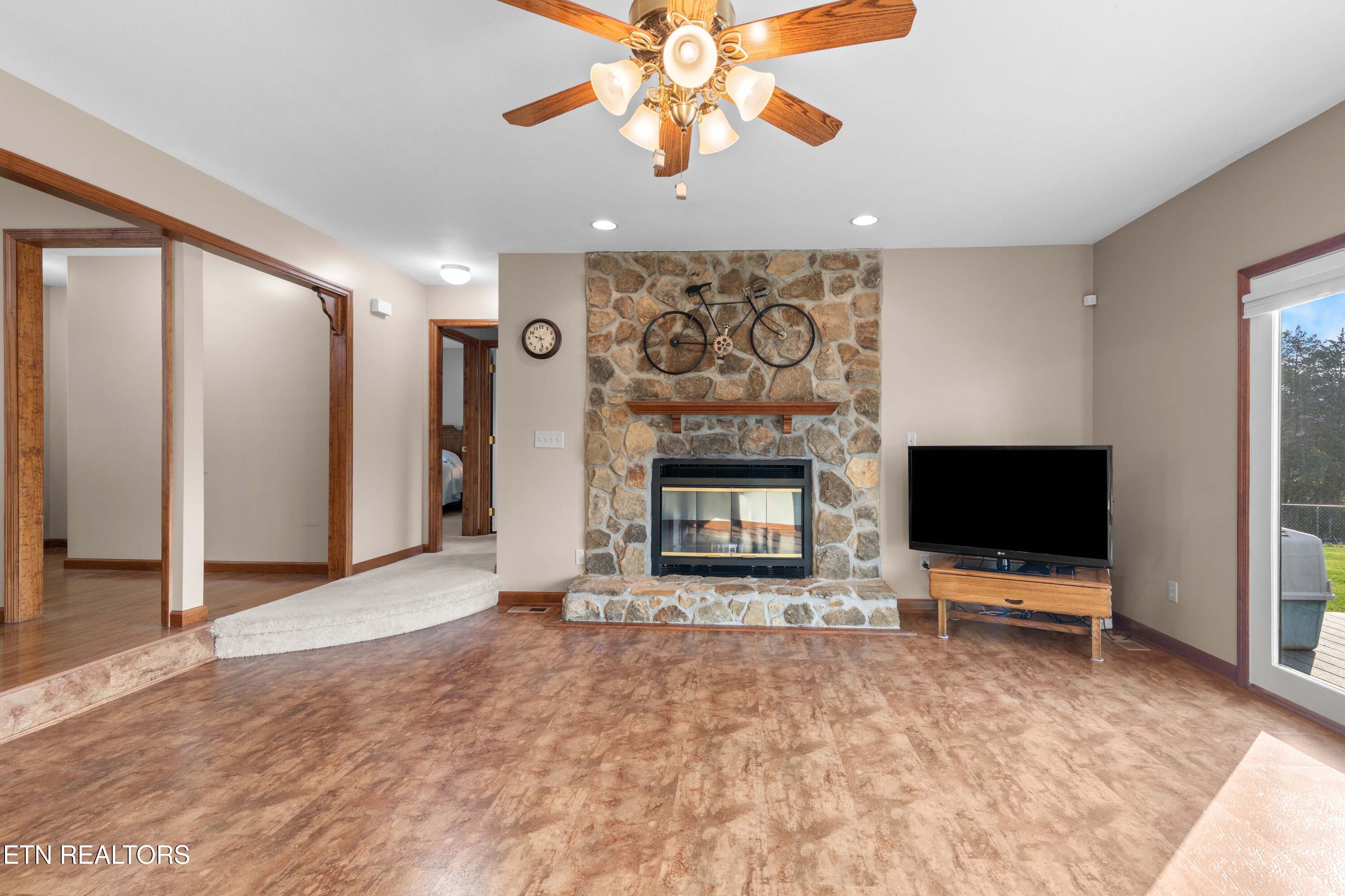 9228 Washington Pike Corryton TN 37721