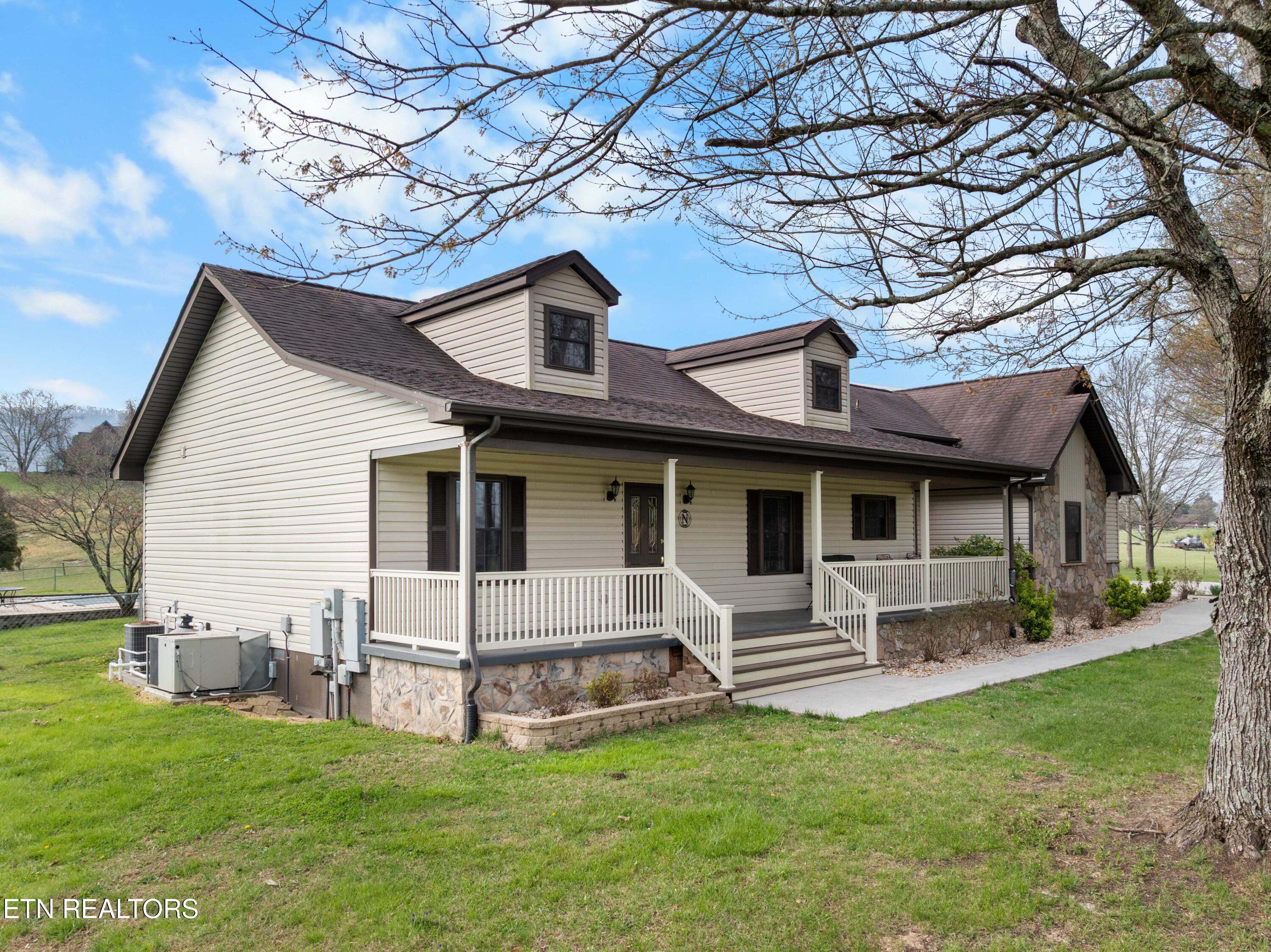 9228 Washington Pike Corryton TN 37721
