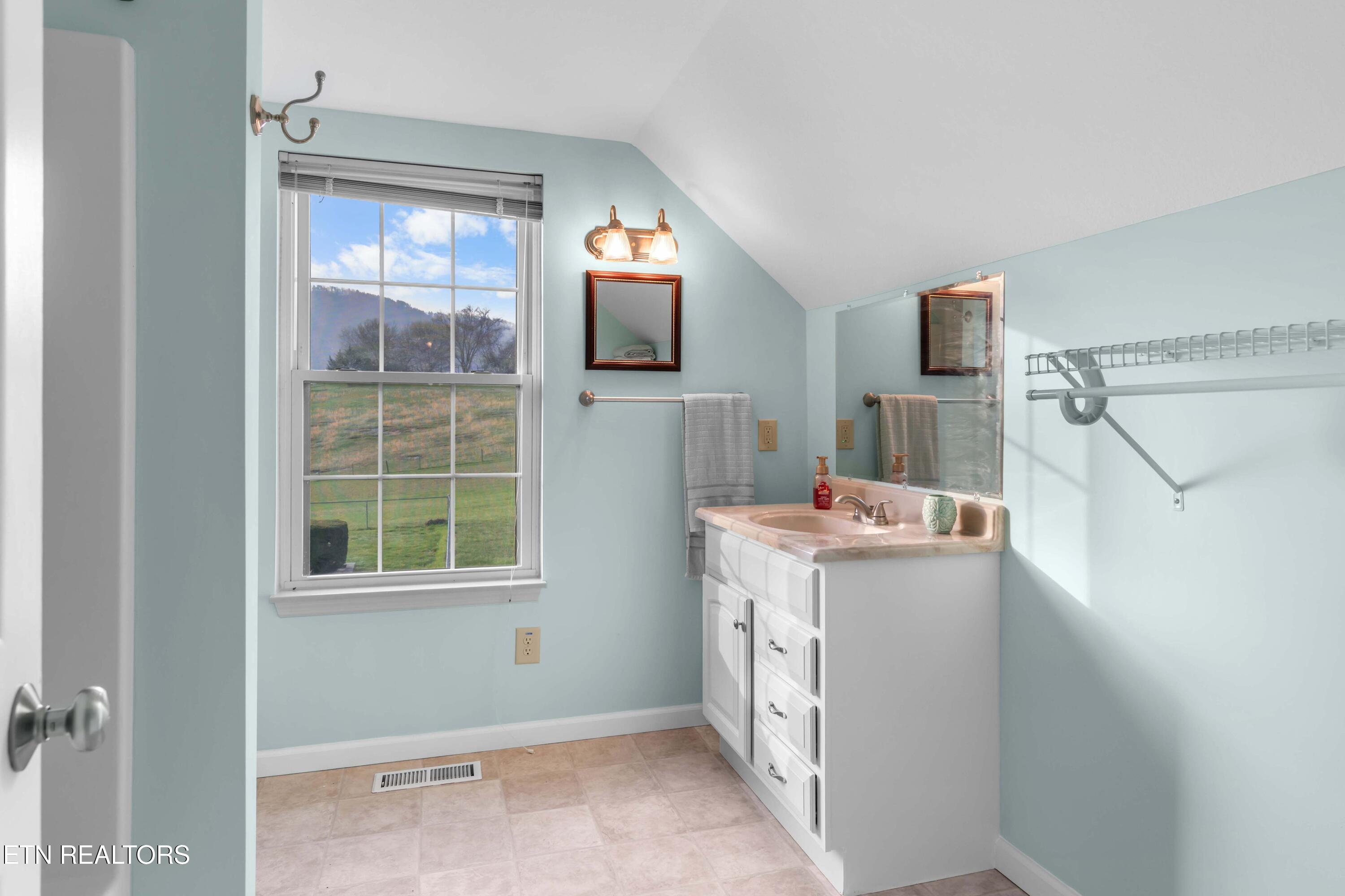 9228 Washington Pike Corryton TN 37721