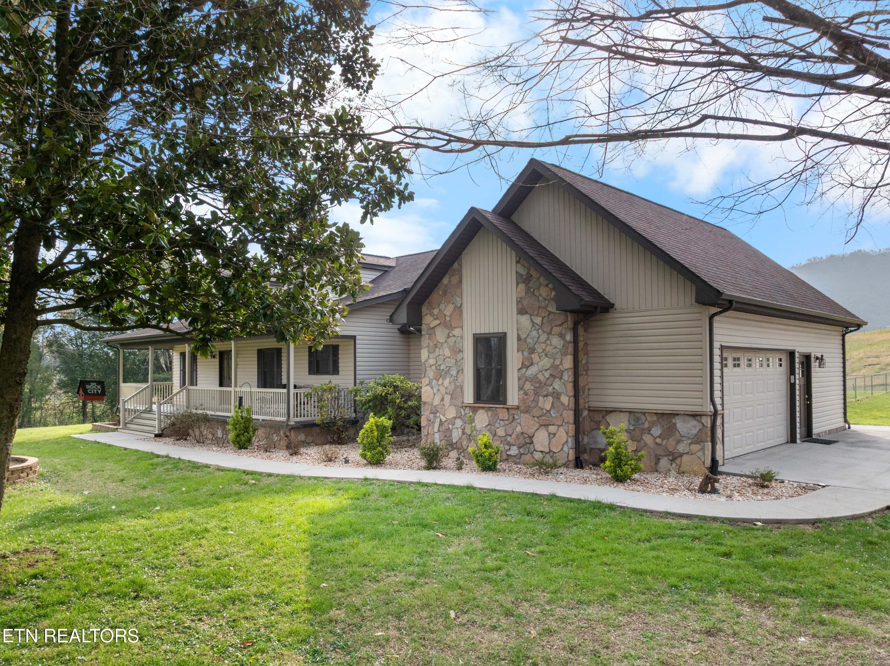 9228 Washington Pike Corryton TN 37721