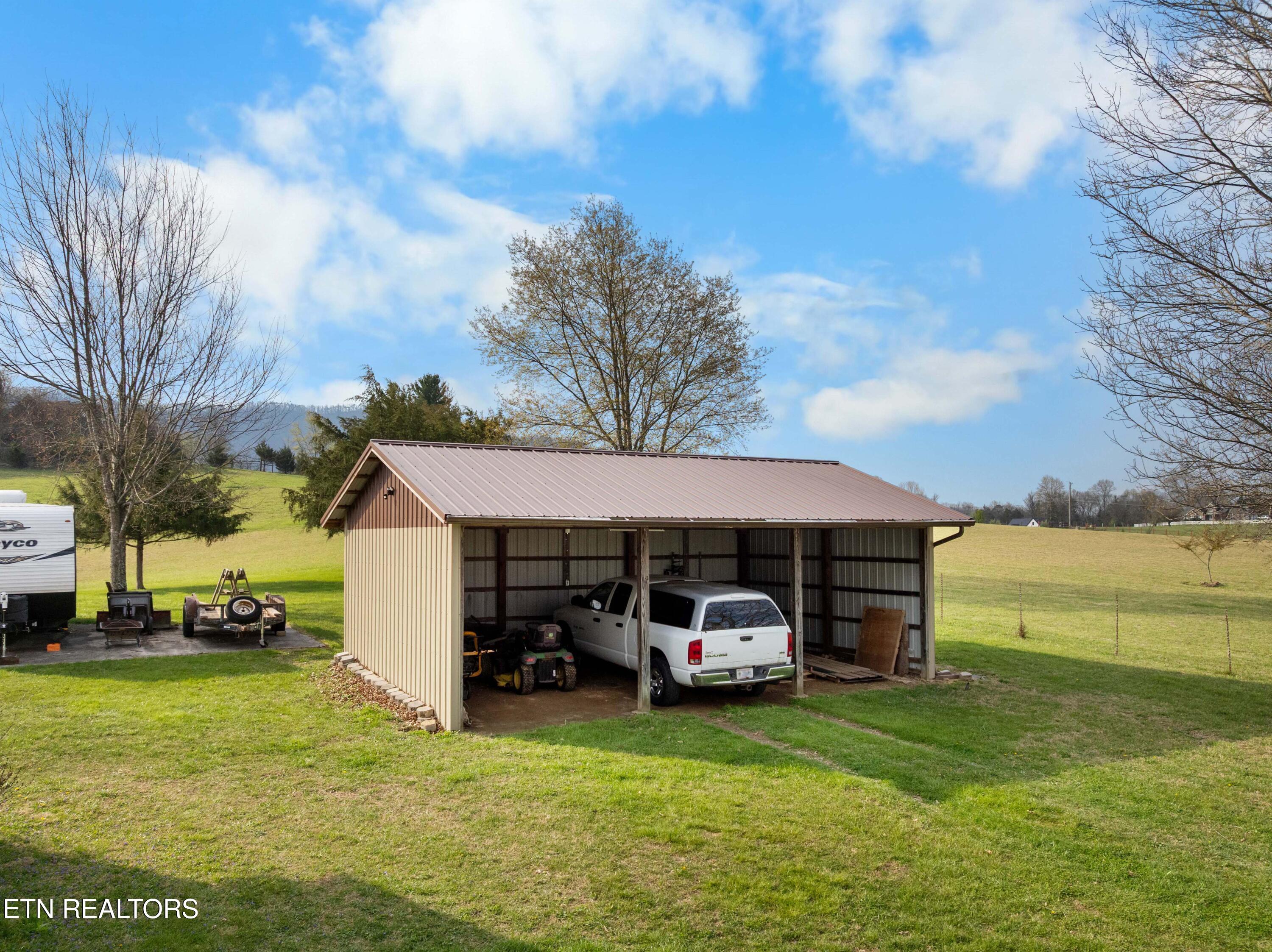 9228 Washington Pike Corryton TN 37721