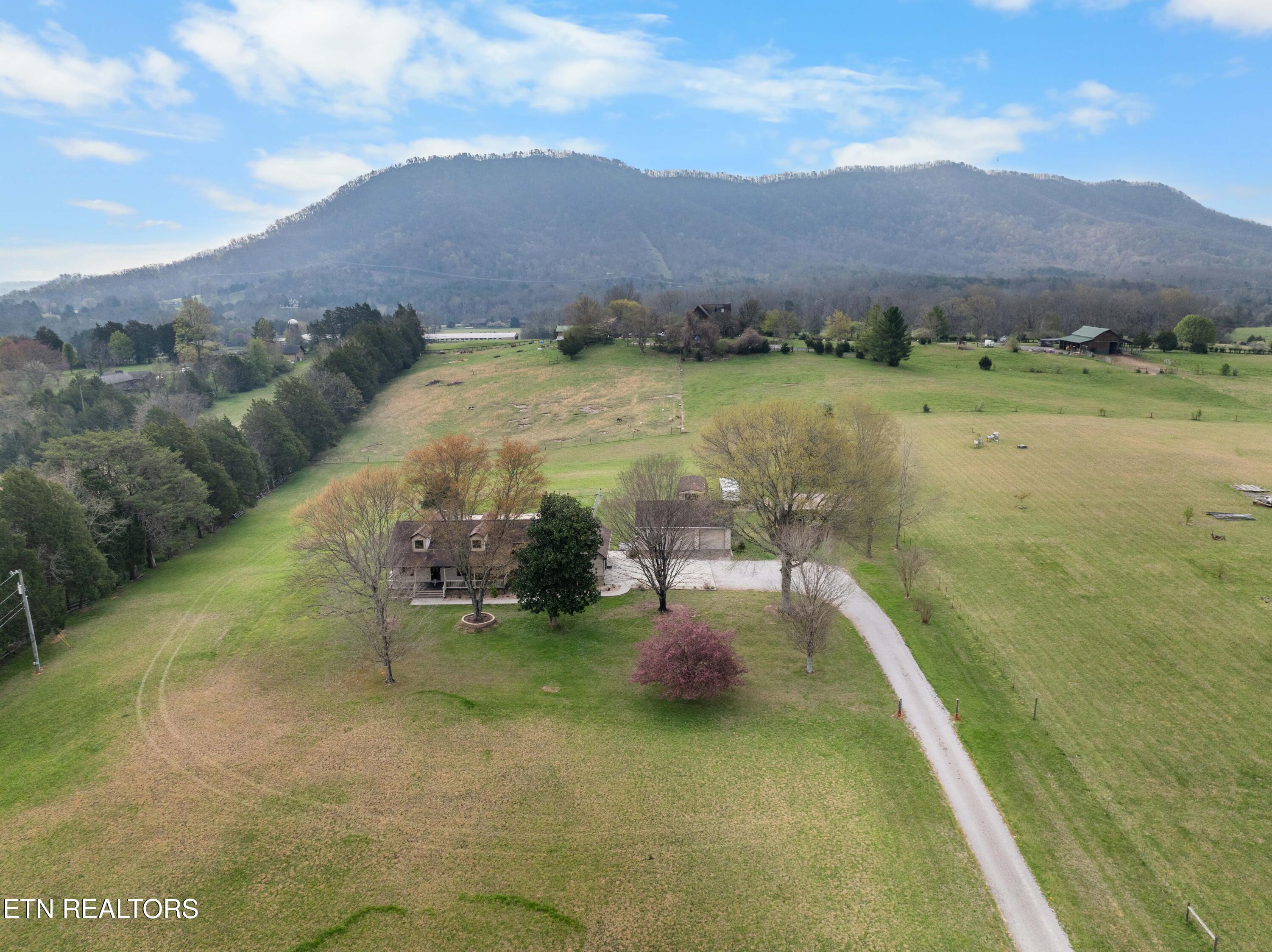 9228 Washington Pike Corryton TN 37721