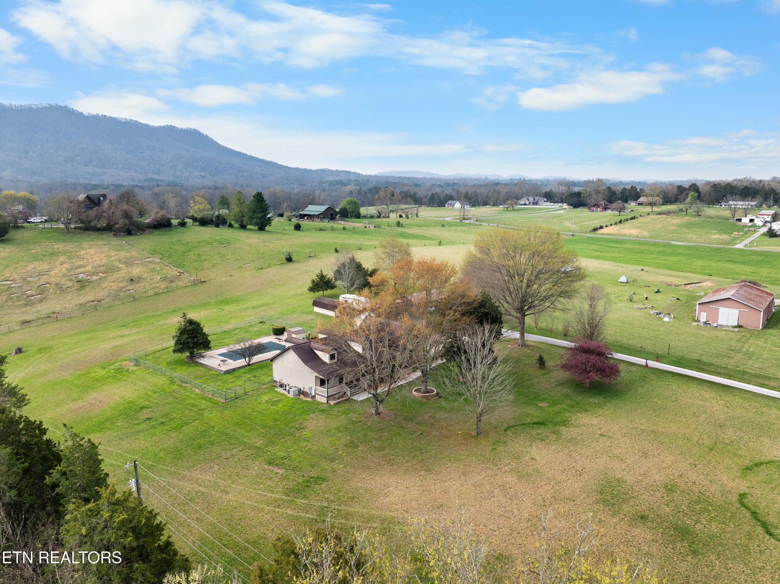 9228 Washington Pike Corryton TN 37721