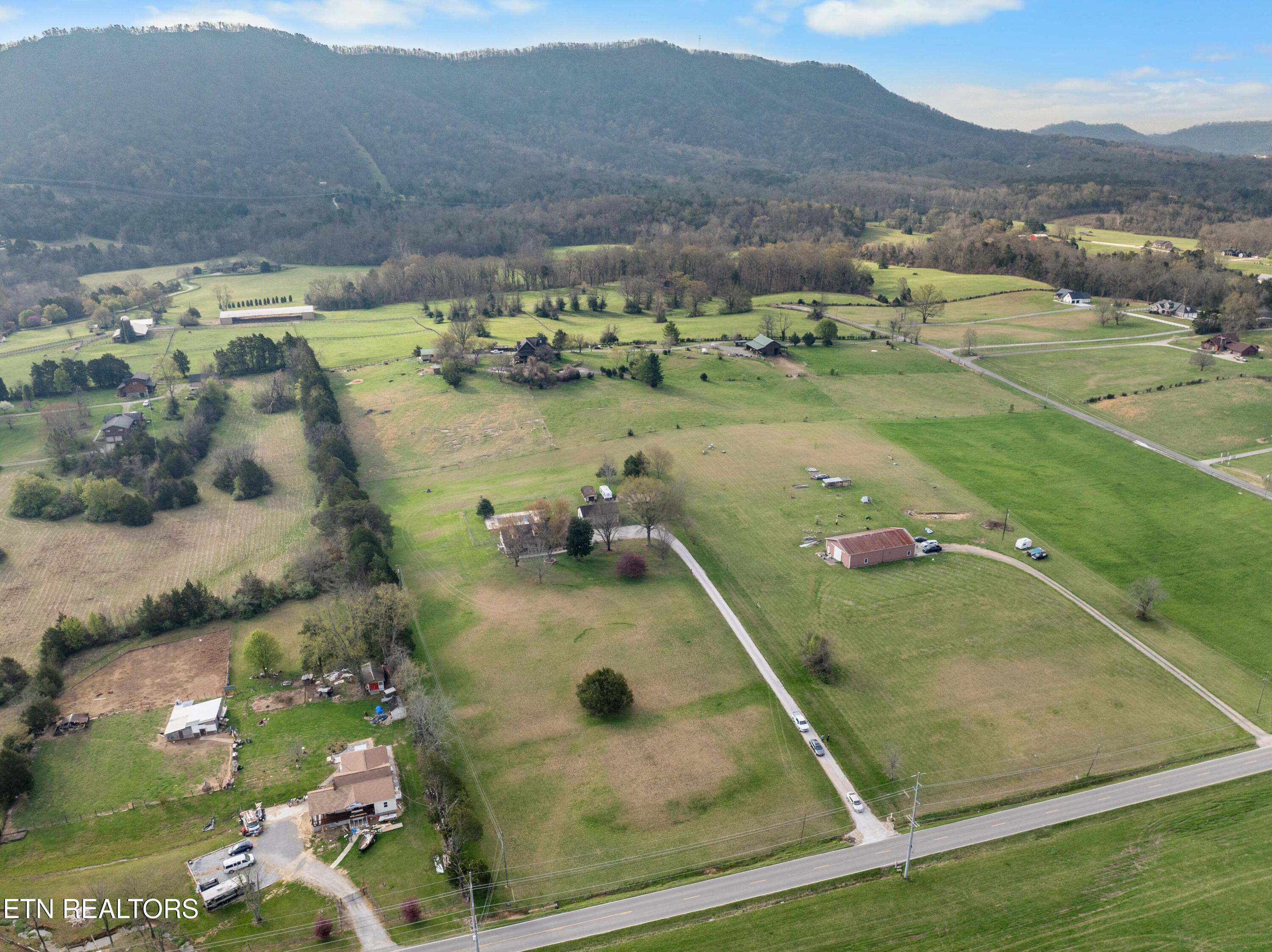 9228 Washington Pike Corryton TN 37721