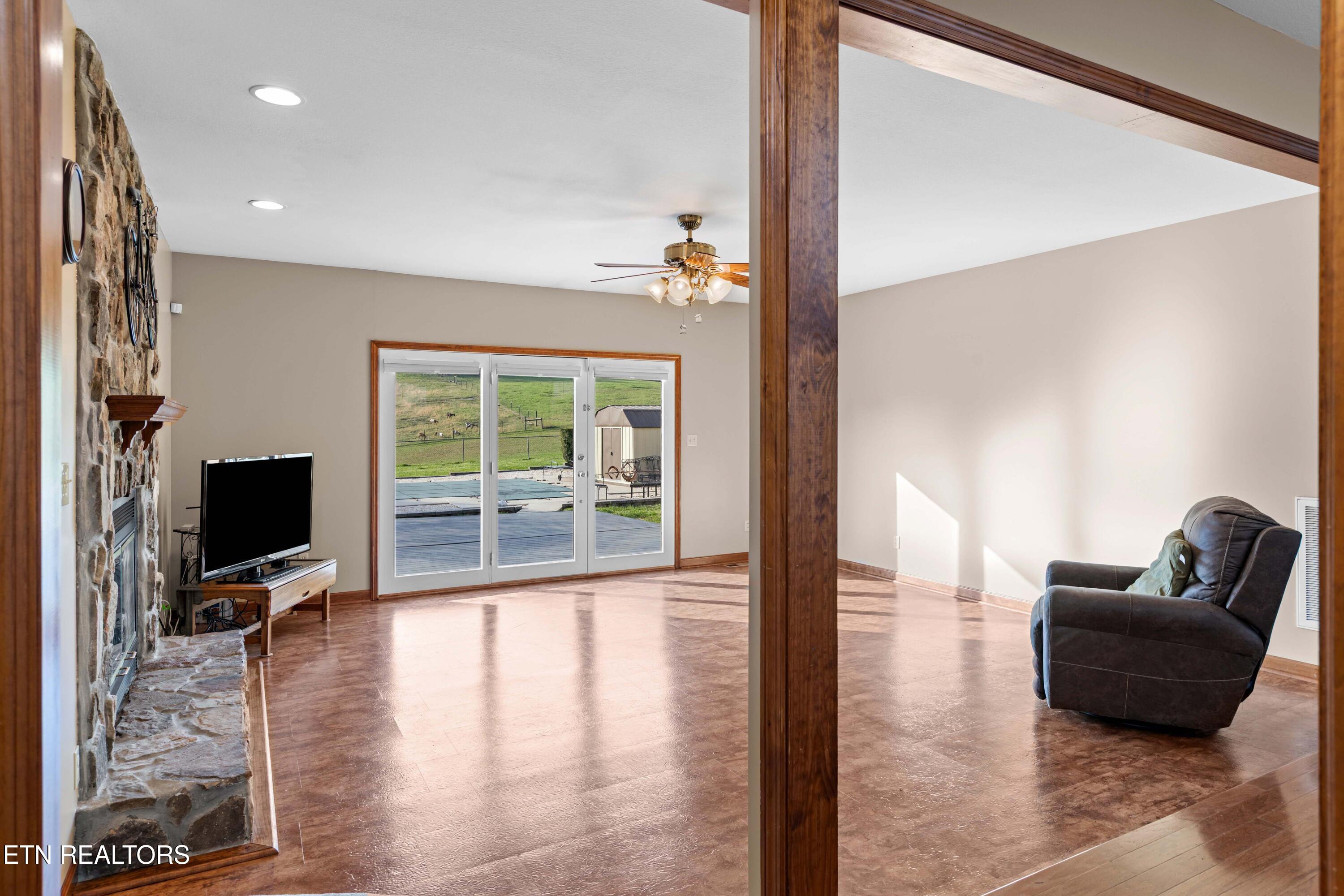 9228 Washington Pike Corryton TN 37721