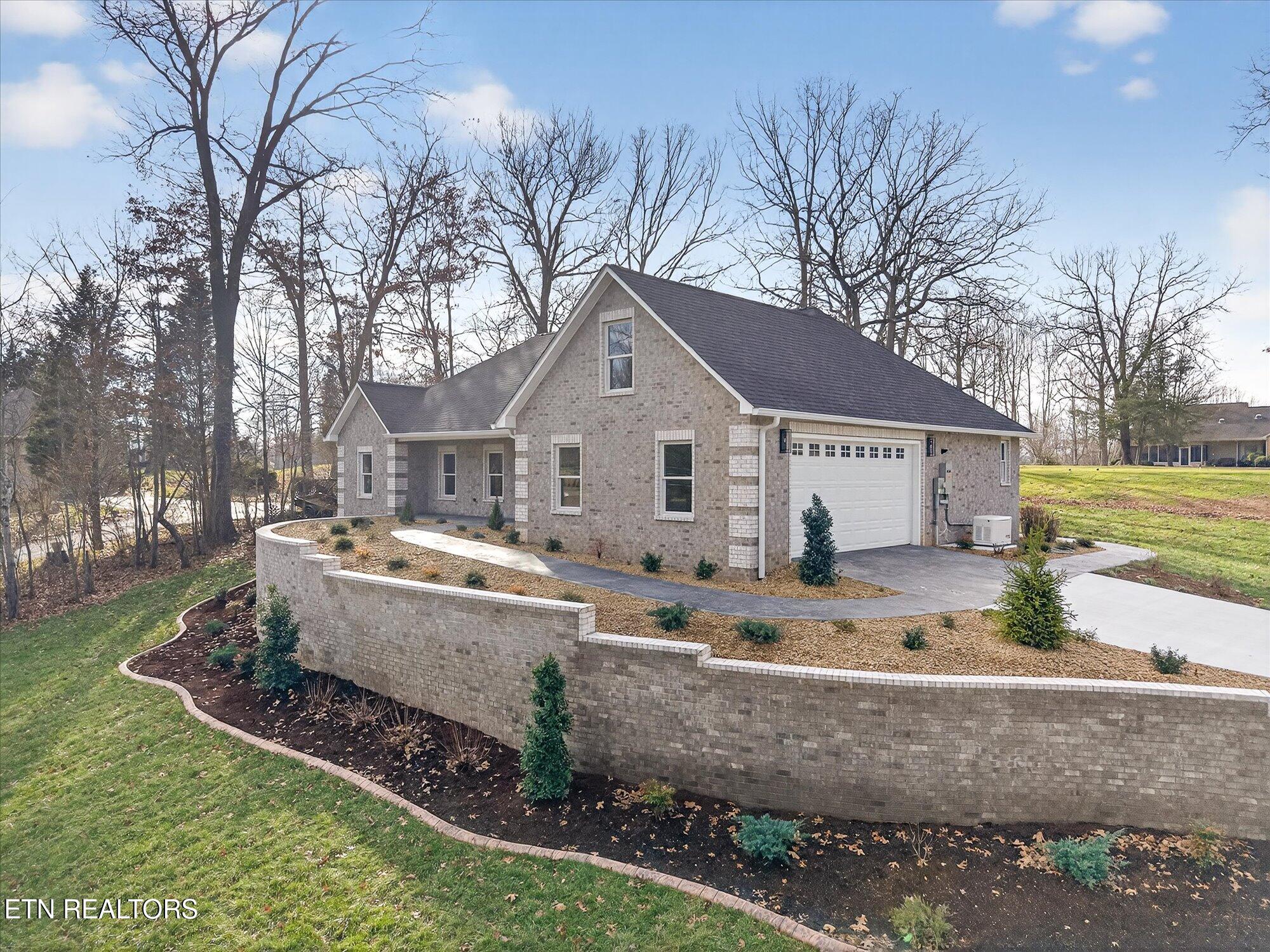 941 E Deer Creek Drive Crossville TN 38571