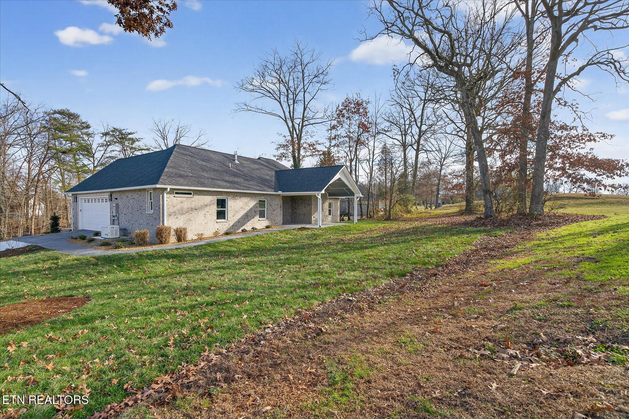941 E Deer Creek Drive Crossville TN 38571