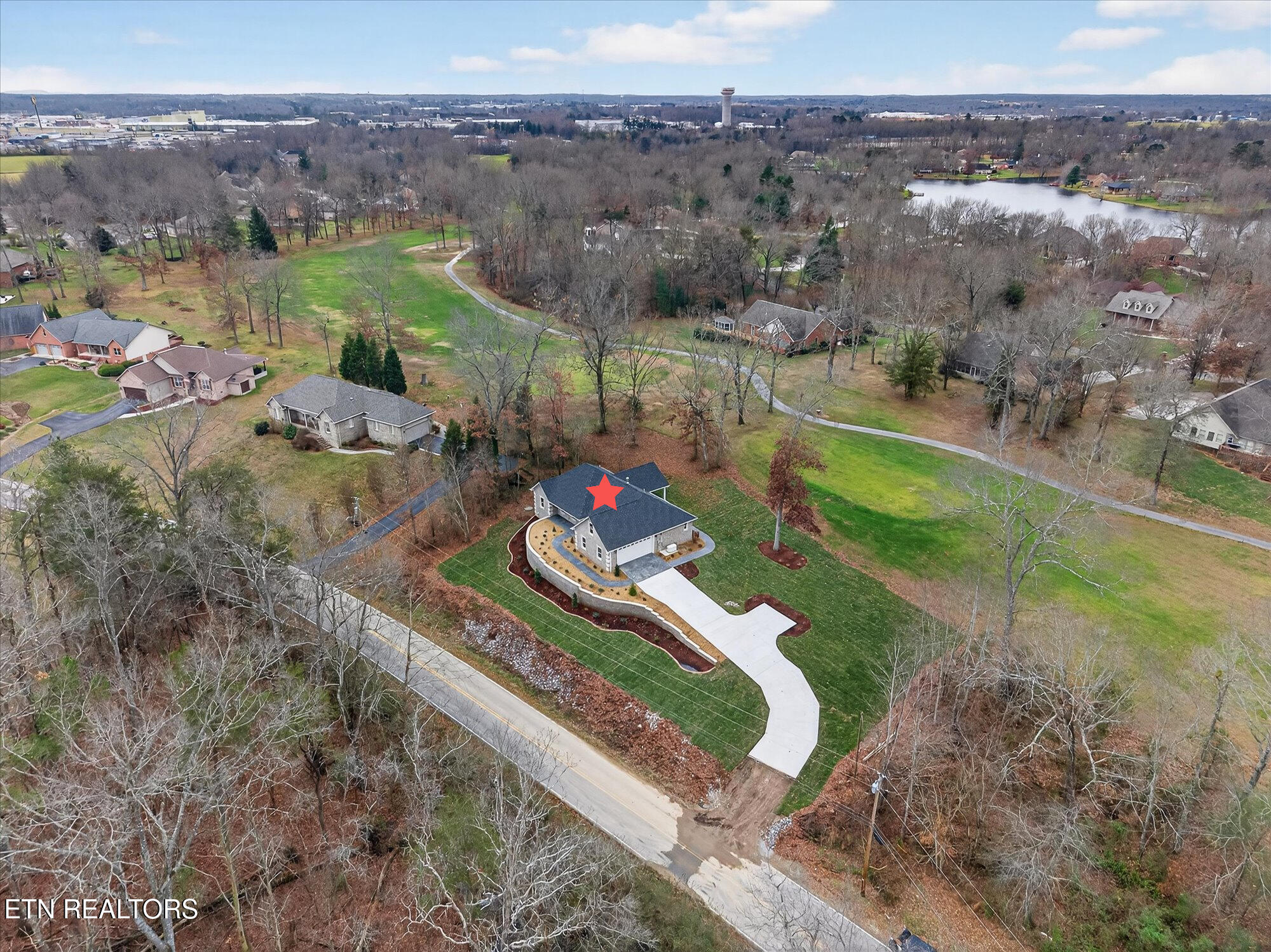 941 E Deer Creek Drive Crossville TN 38571