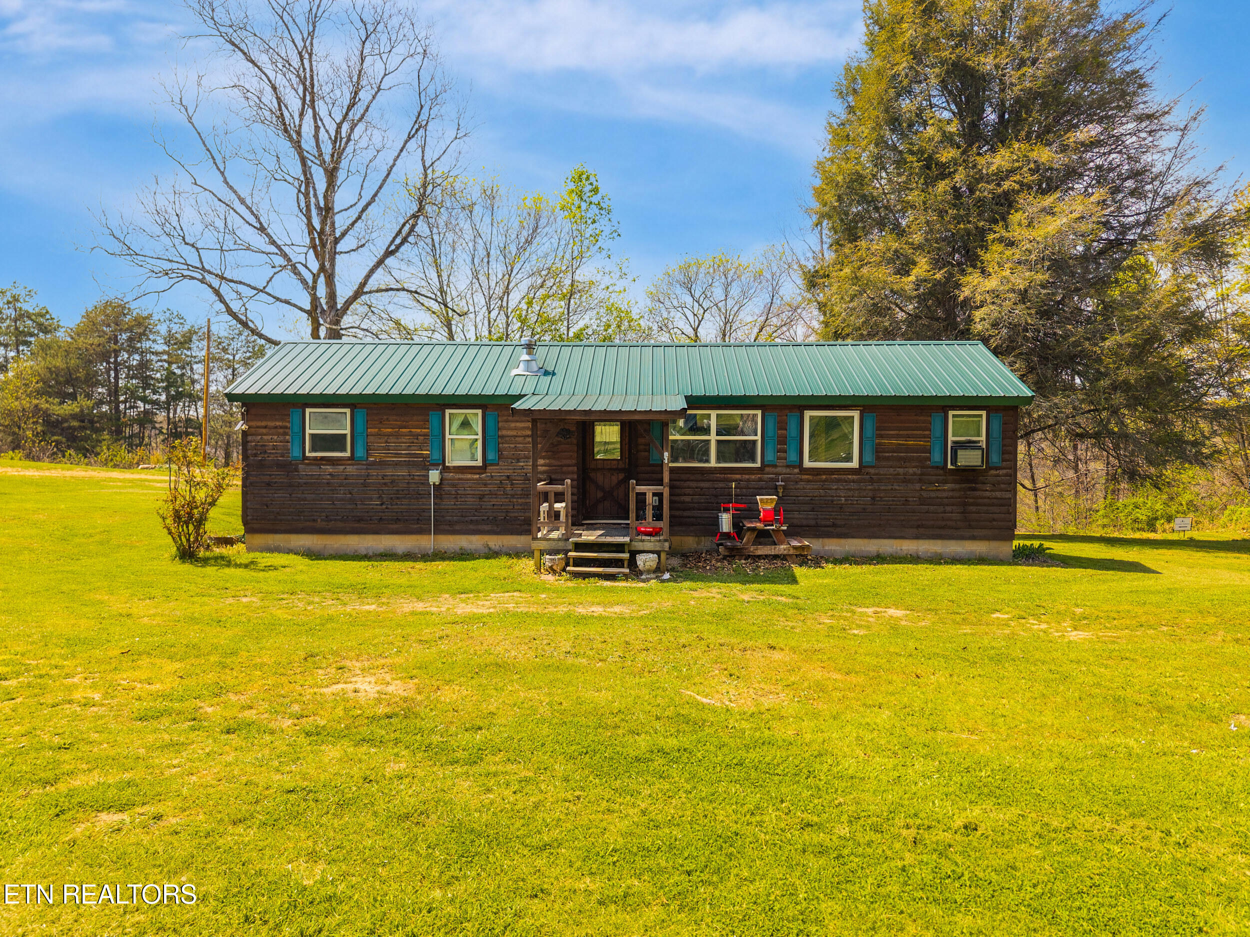 1160 Oak Grove Road Harrogate TN 37752