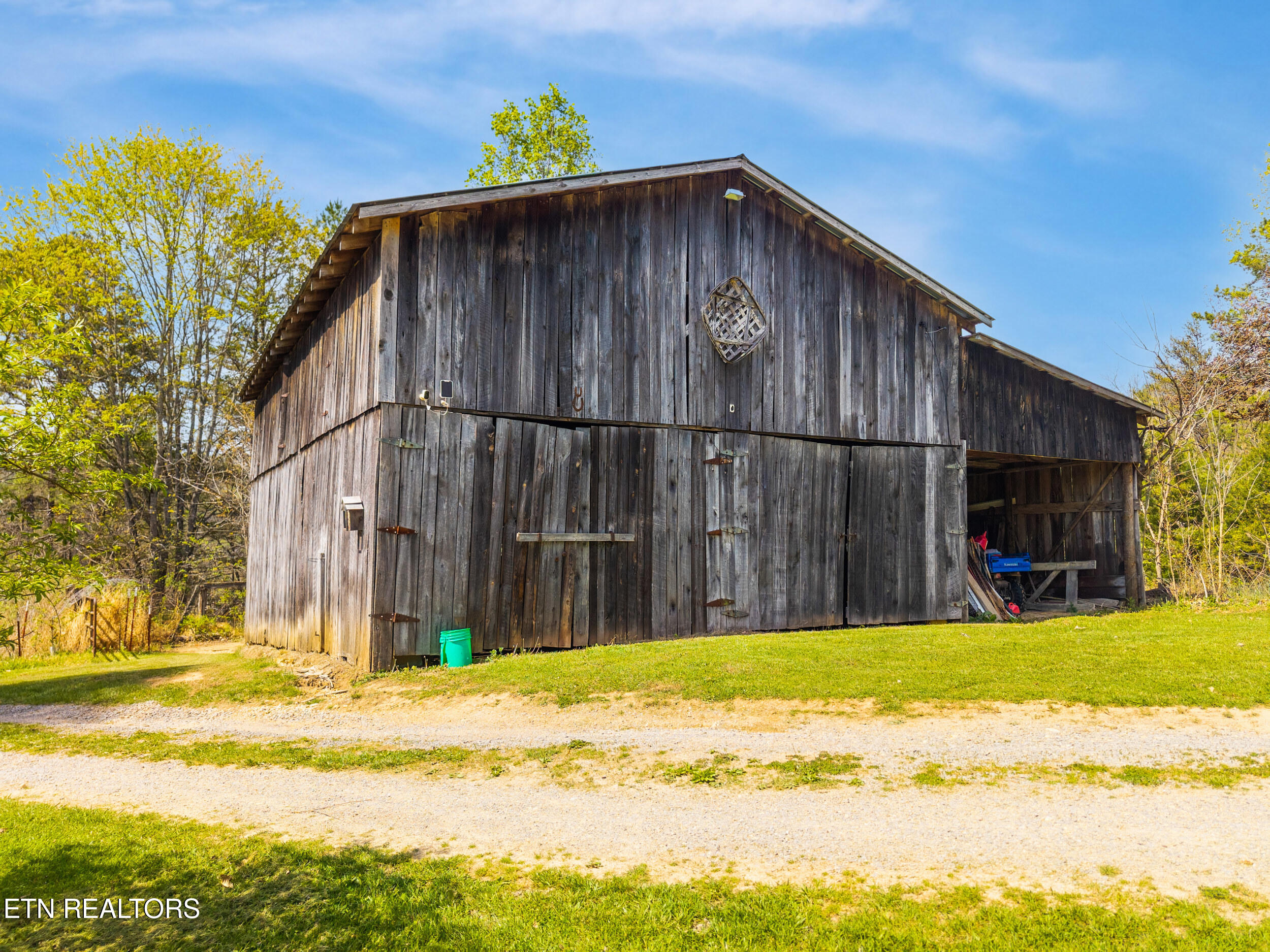 1160 Oak Grove Road Harrogate TN 37752