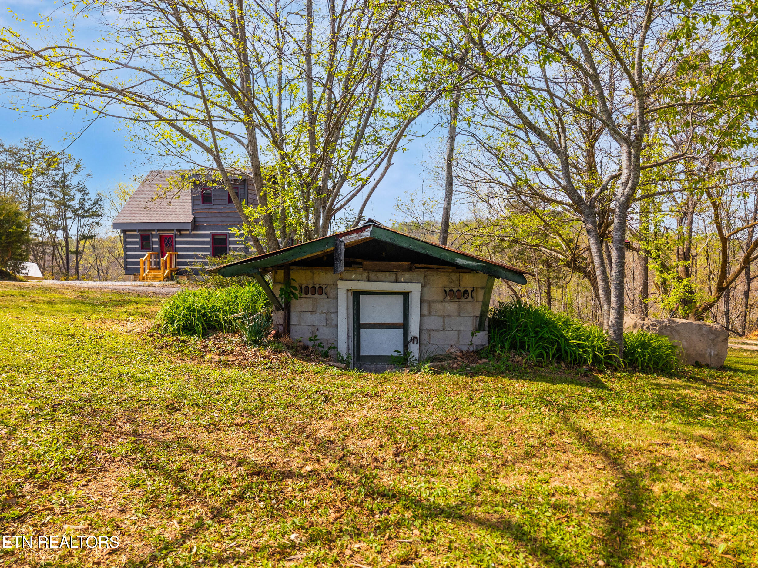 1160 Oak Grove Road Harrogate TN 37752
