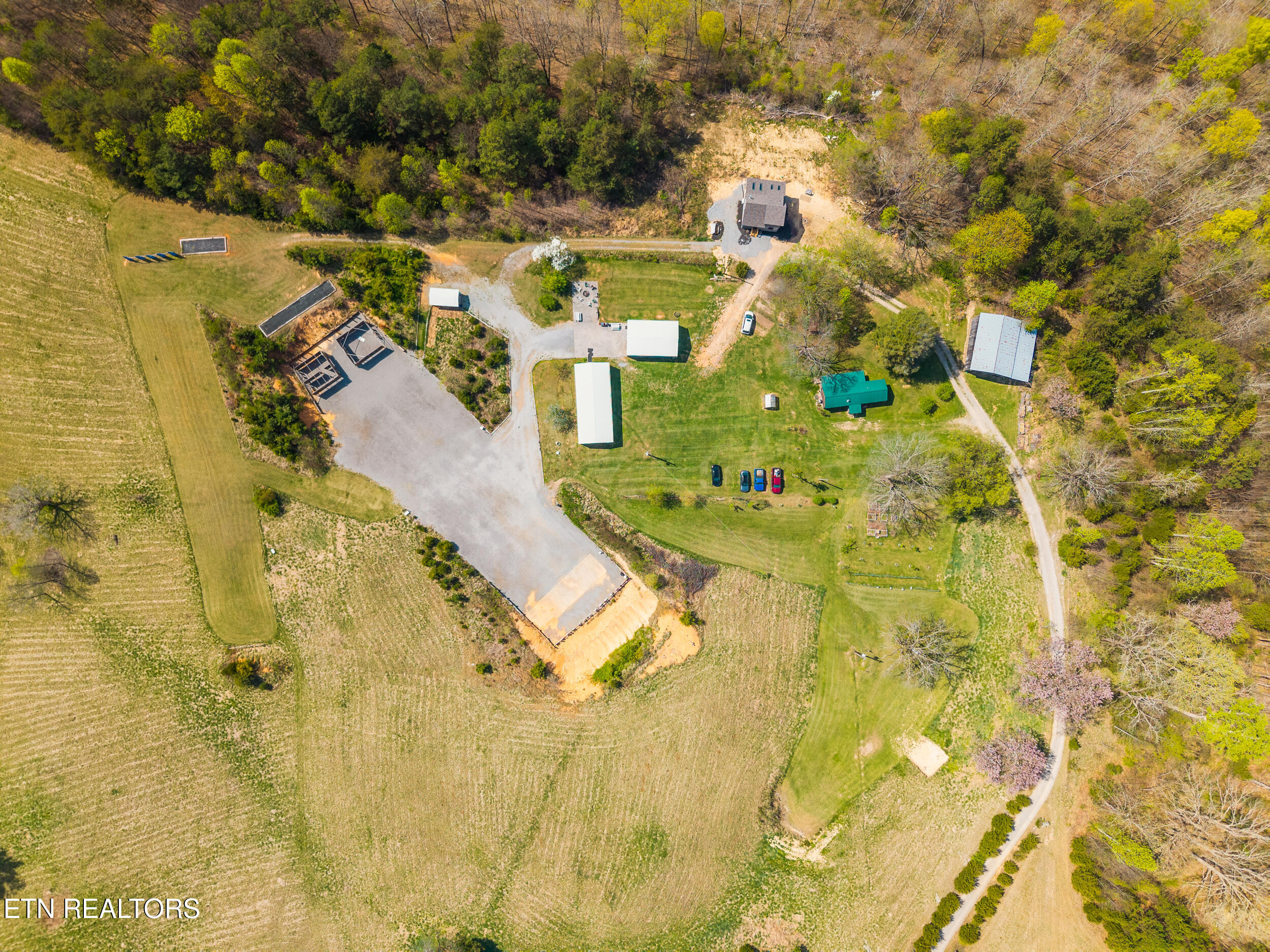 1160 Oak Grove Road Harrogate TN 37752