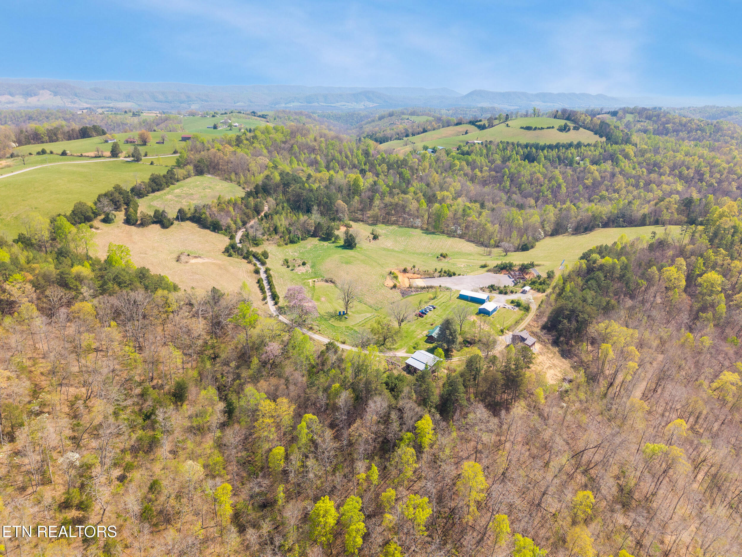 1160 Oak Grove Road Harrogate TN 37752