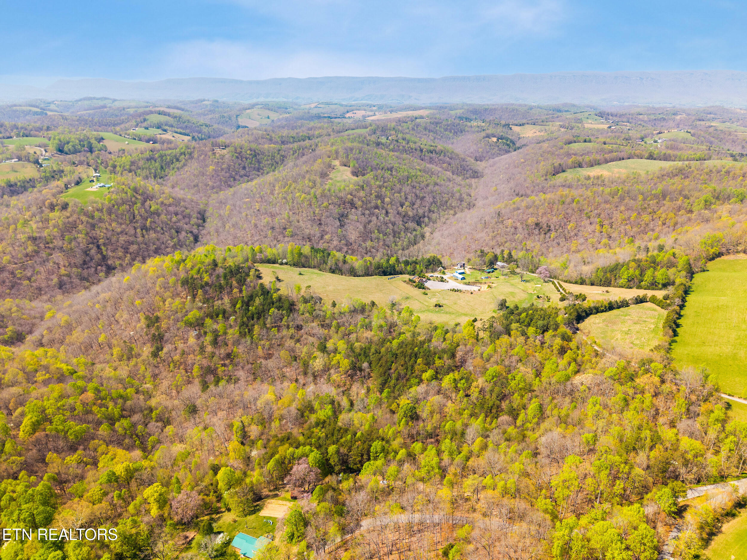 1160 Oak Grove Road Harrogate TN 37752