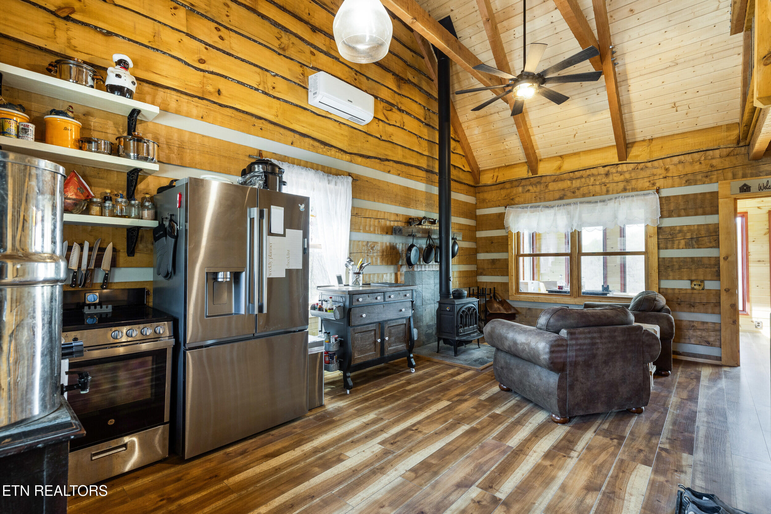 1160 Oak Grove Road Harrogate TN 37752