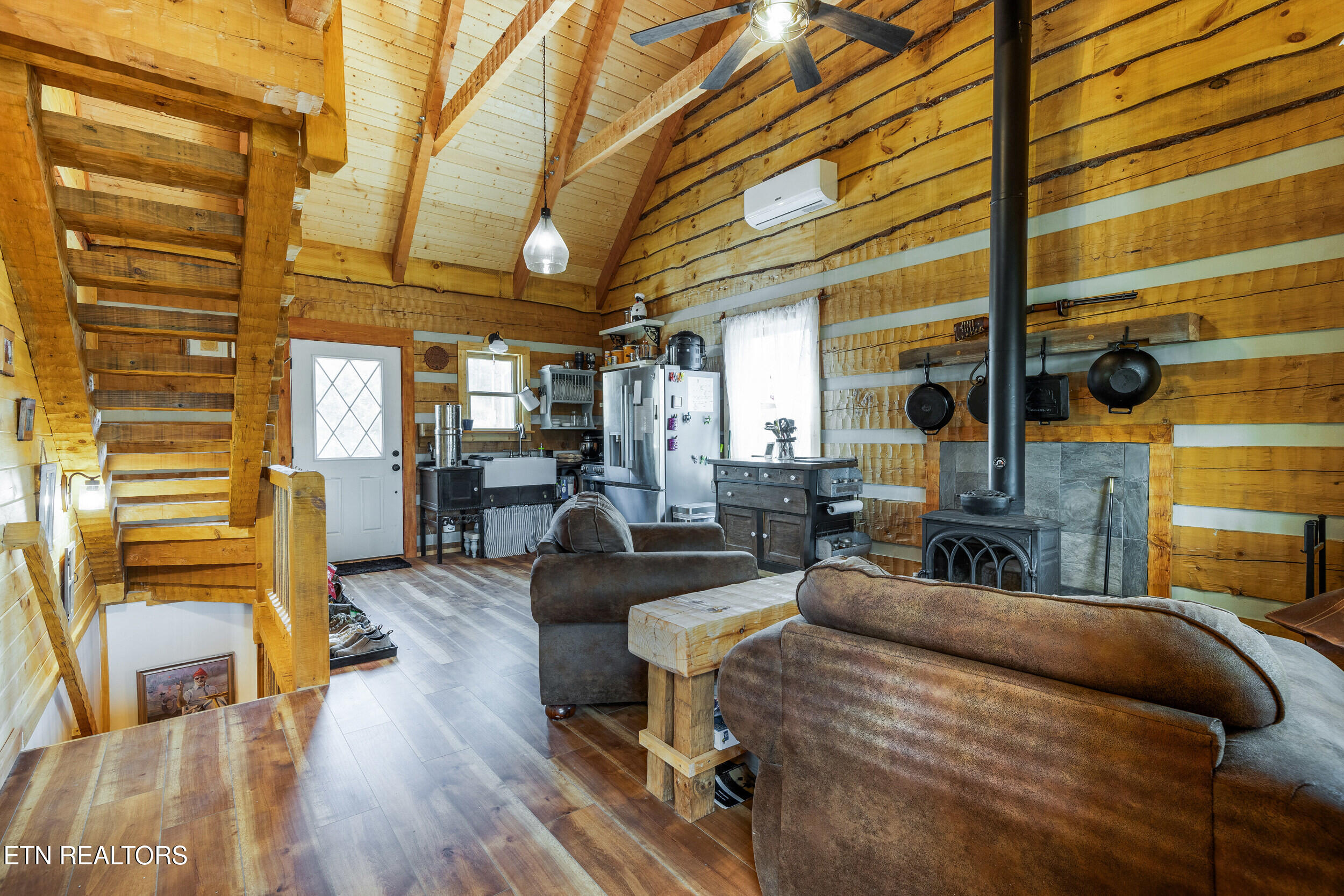 1160 Oak Grove Road Harrogate TN 37752