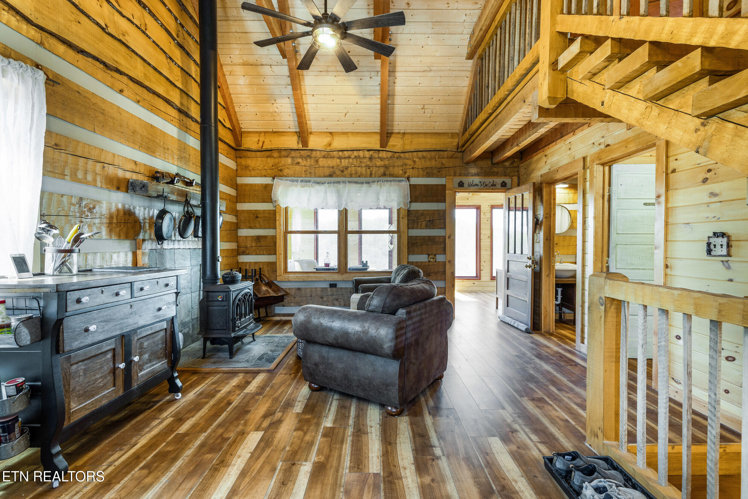 1160 Oak Grove Road Harrogate TN 37752