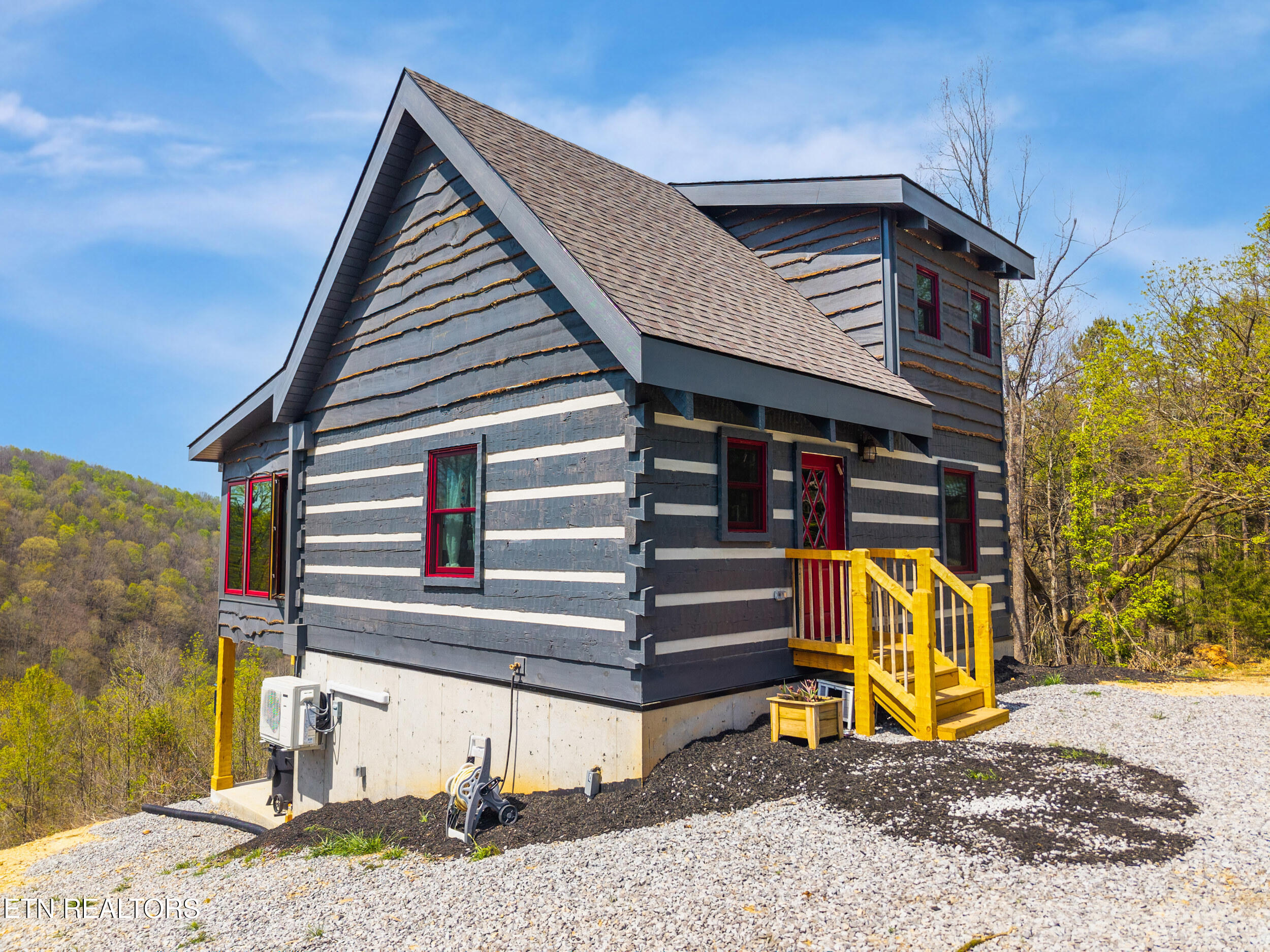 1160 Oak Grove Road Harrogate TN 37752