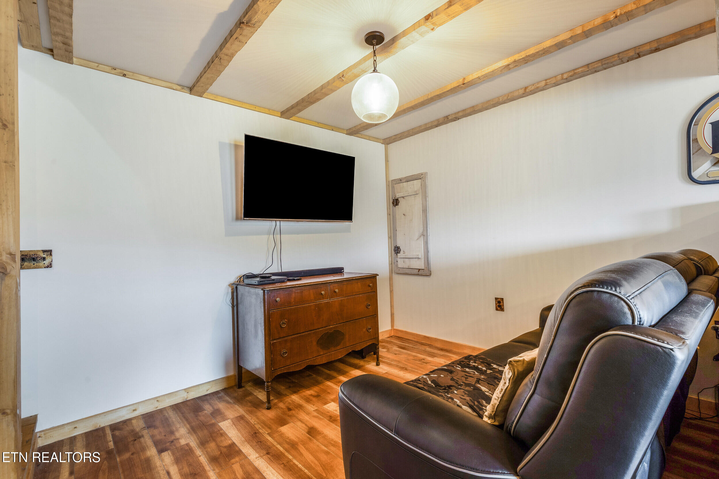 1160 Oak Grove Road Harrogate TN 37752