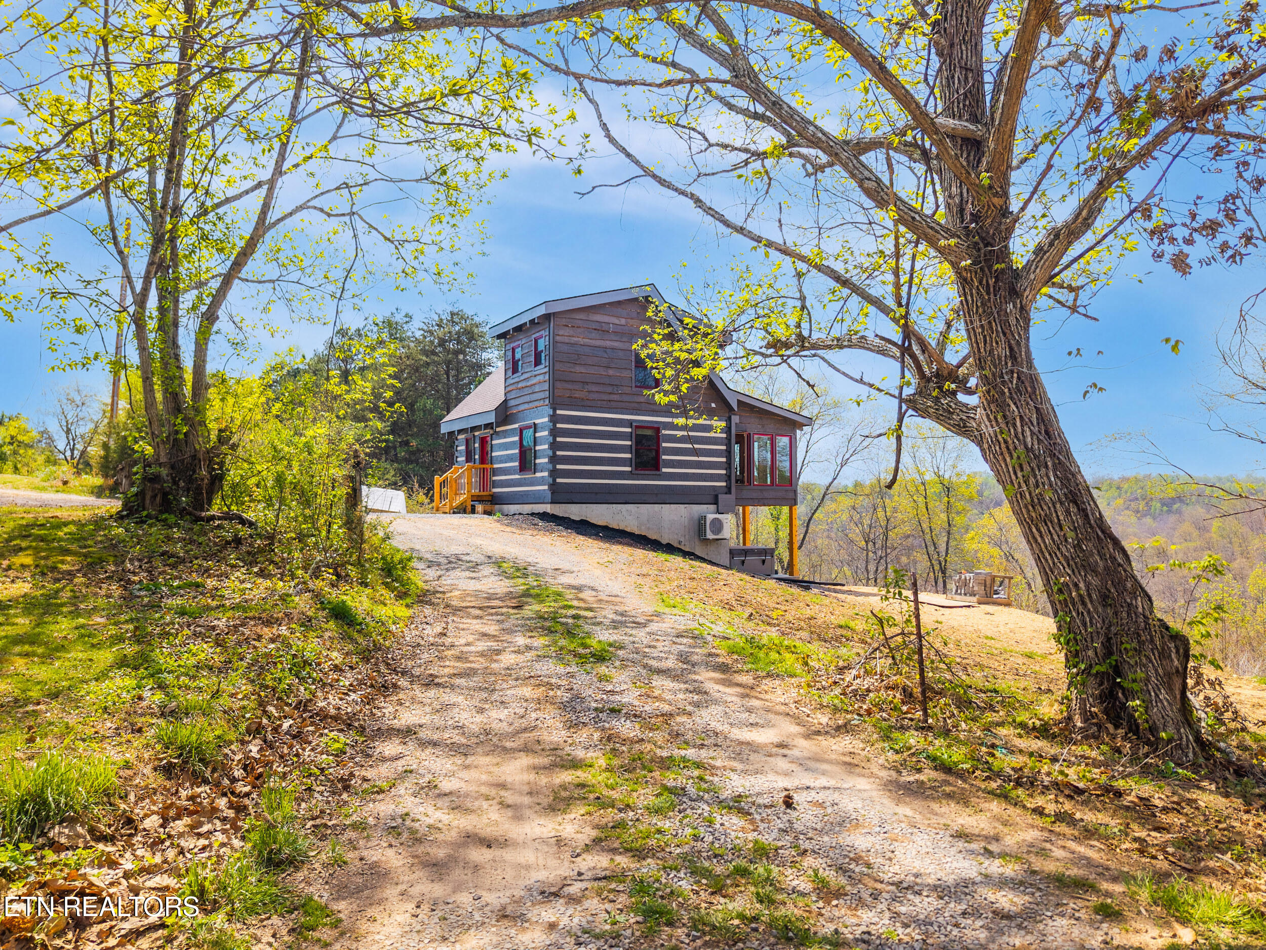 1160 Oak Grove Road Harrogate TN 37752