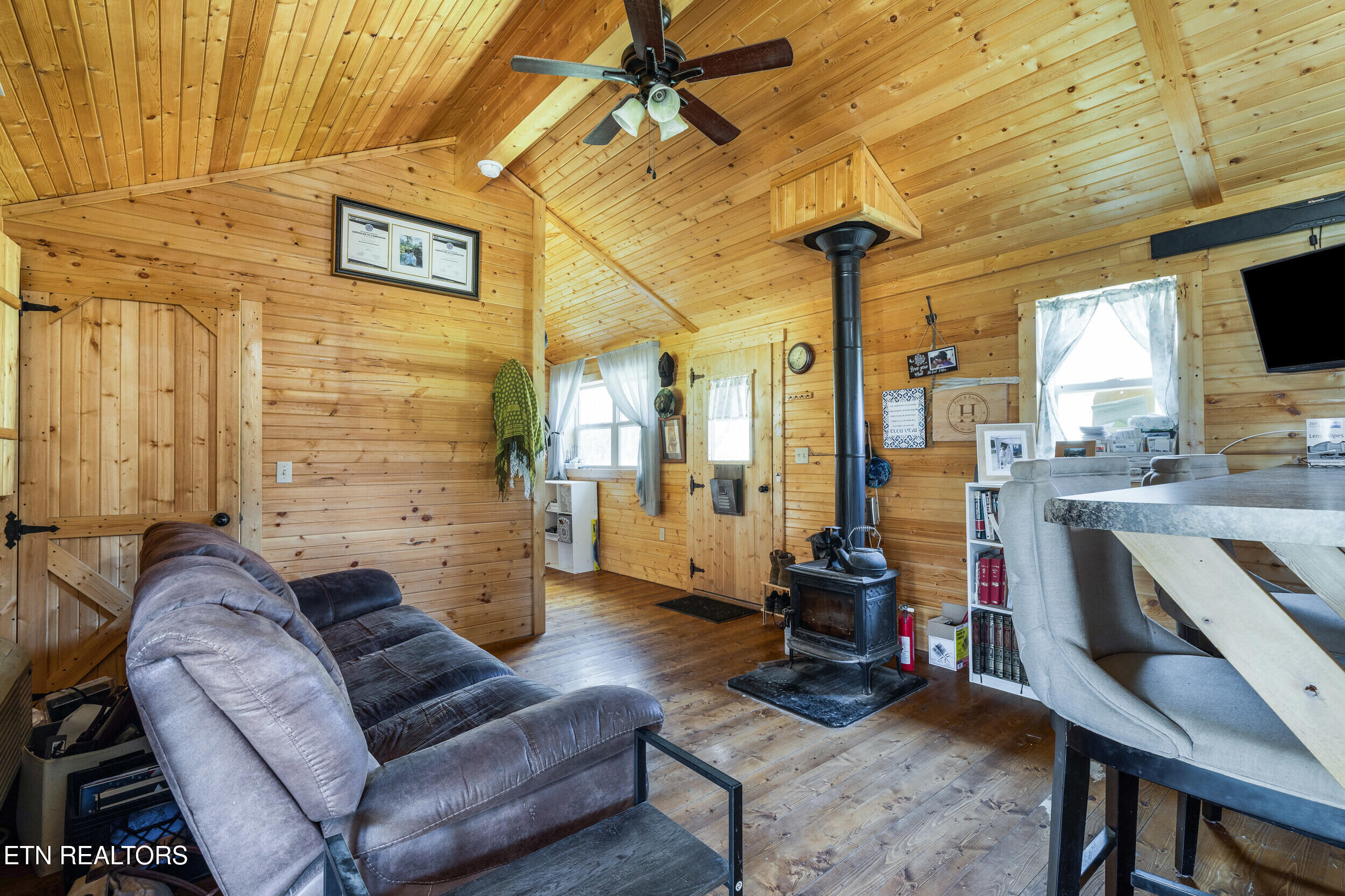 1160 Oak Grove Road Harrogate TN 37752