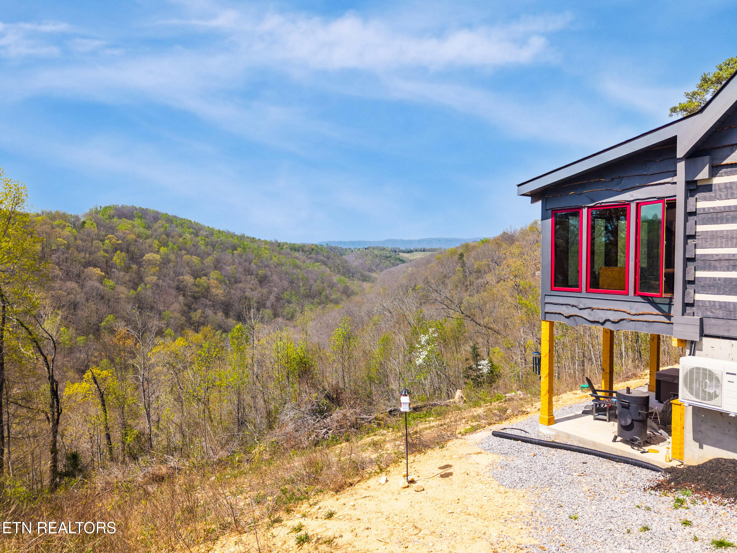 1160 Oak Grove Road Harrogate TN 37752