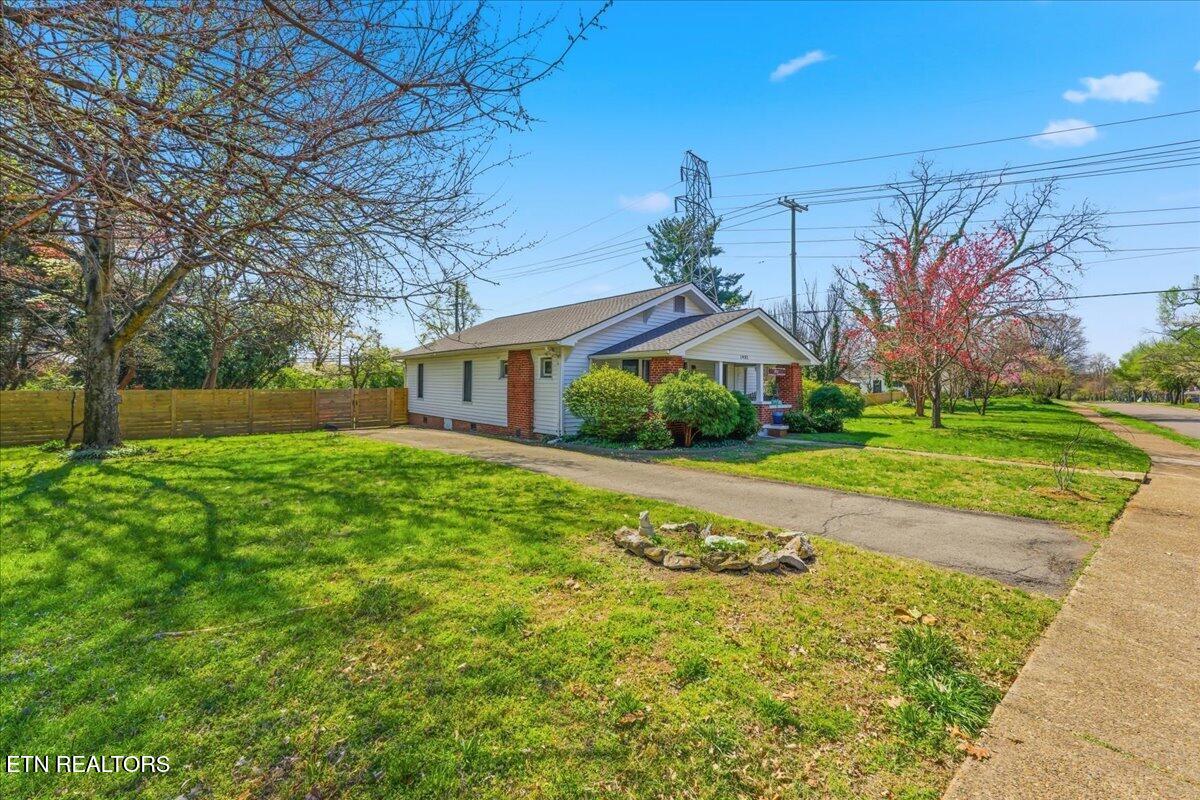1932 Emoriland Boulevard Knoxville TN 37917