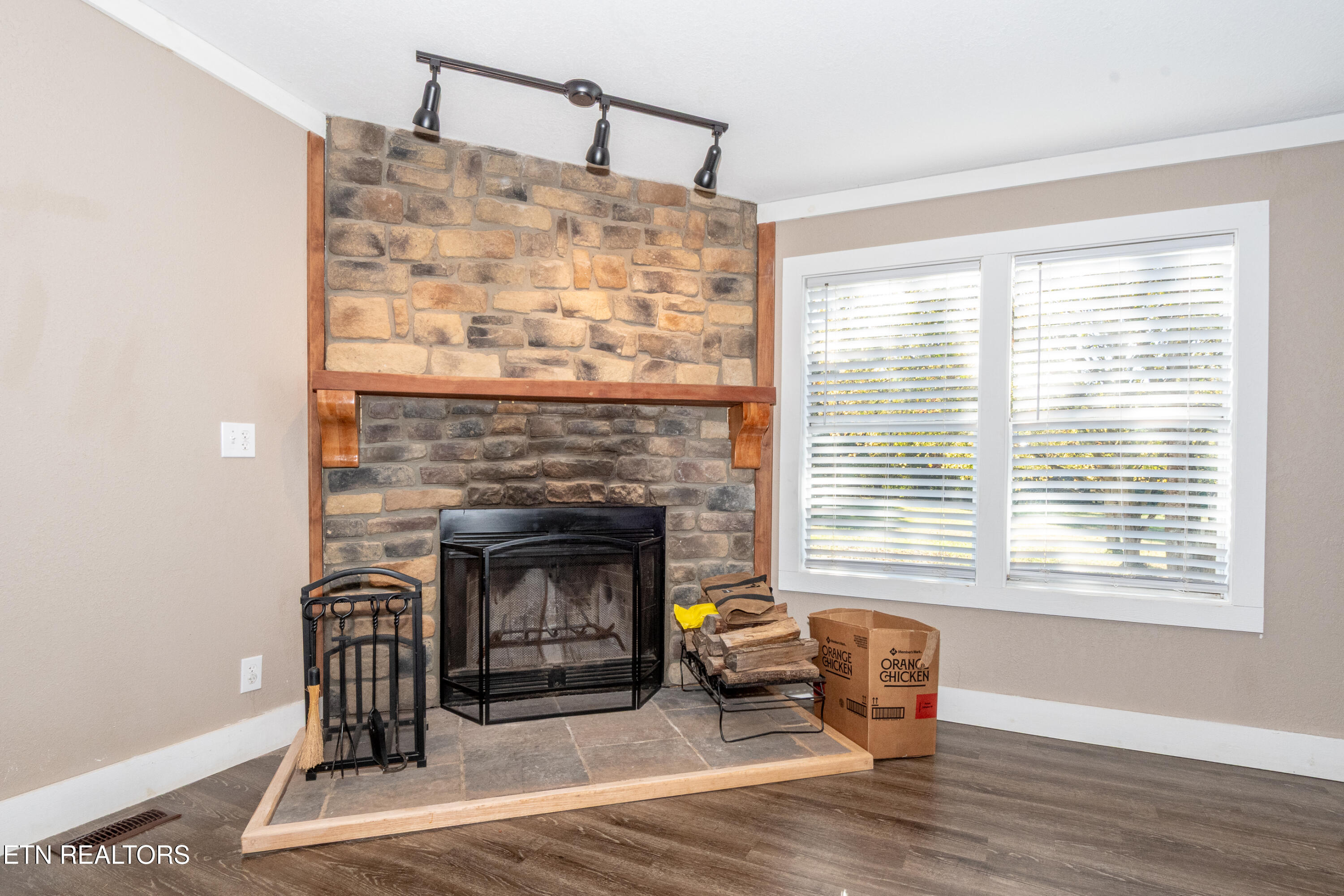 1221 Mountain View Circle Maryville TN 37801