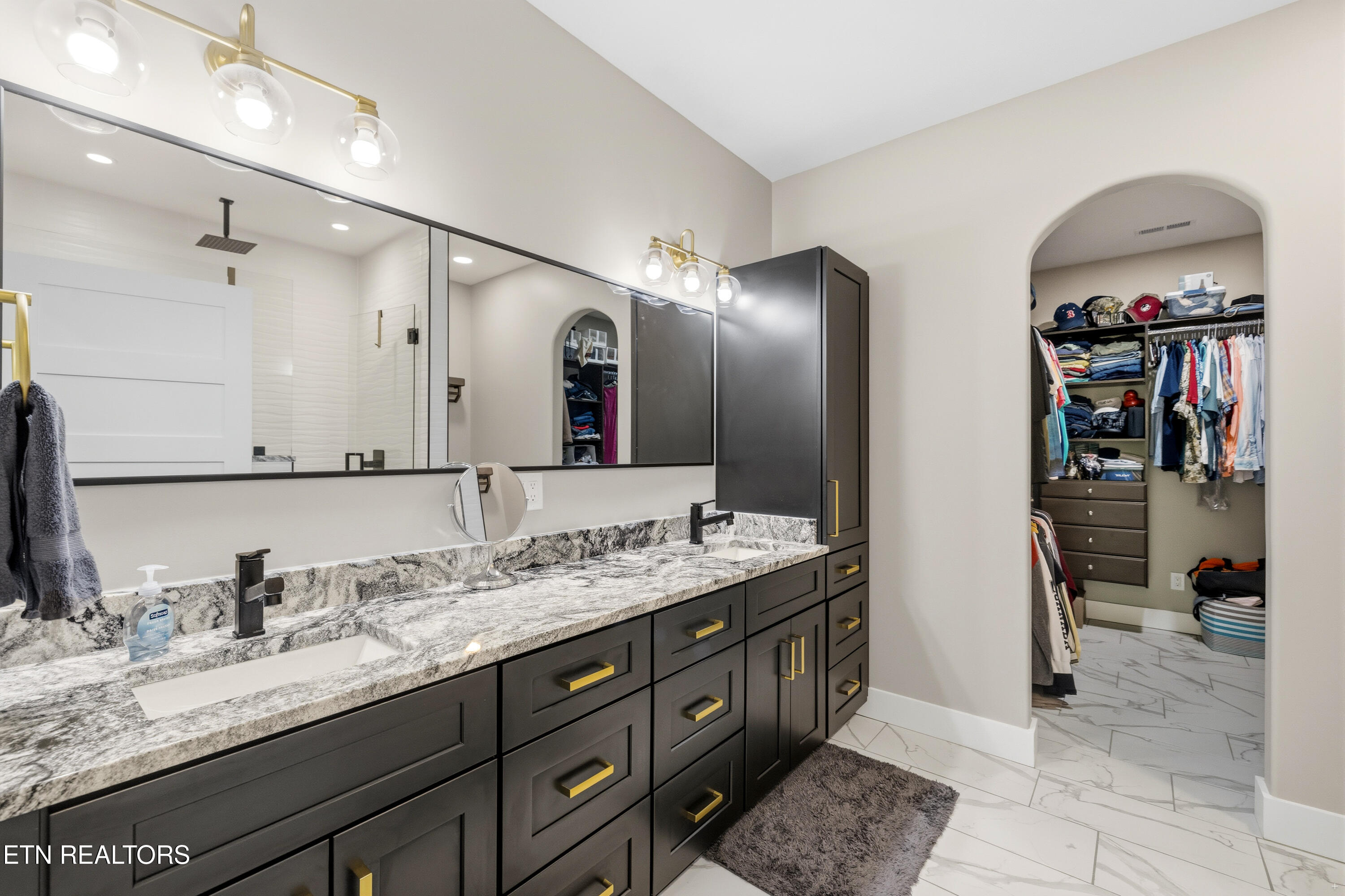 300 Black Fox Road Washburn TN 37888