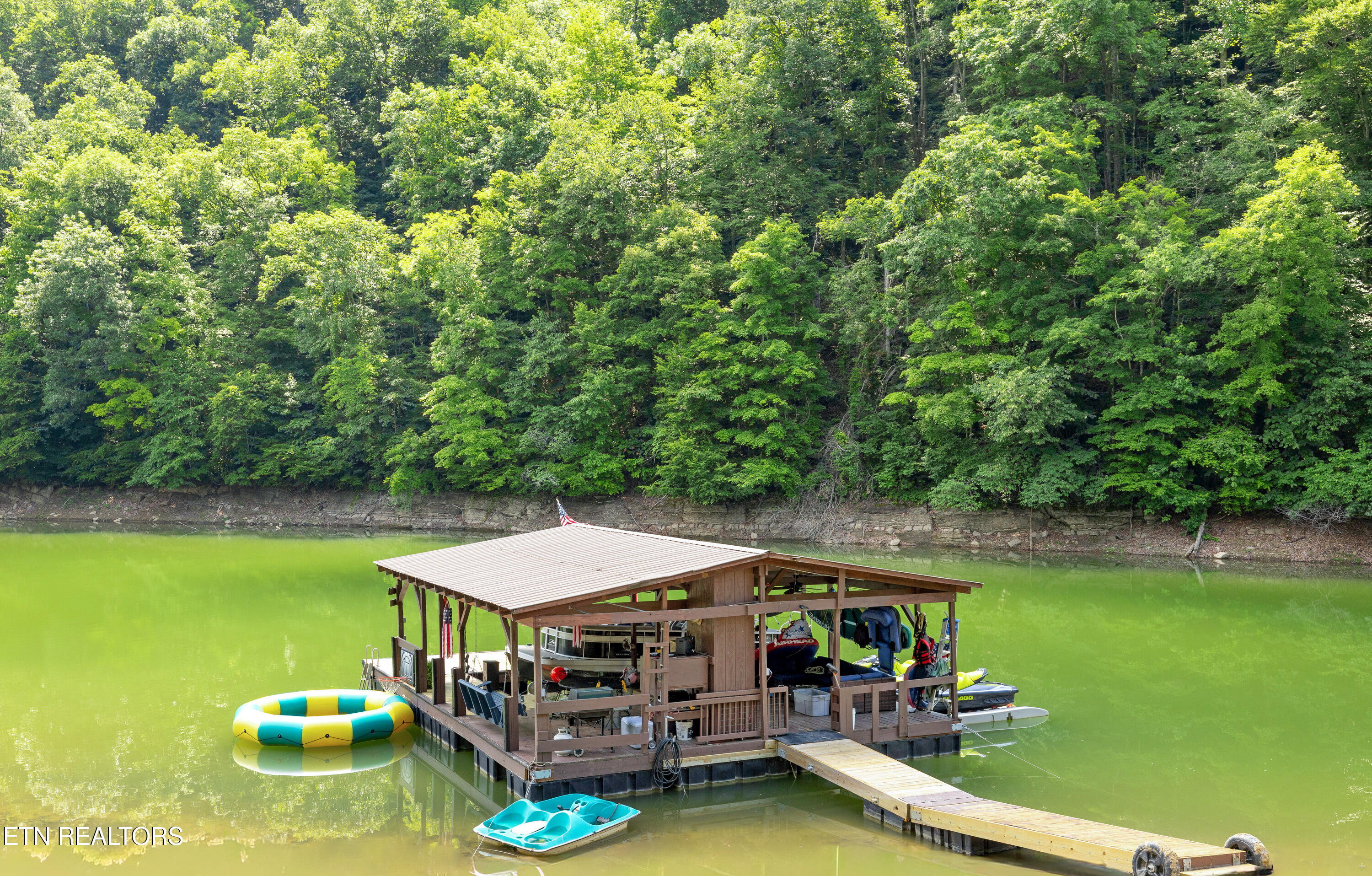 300 Black Fox Road Washburn TN 37888