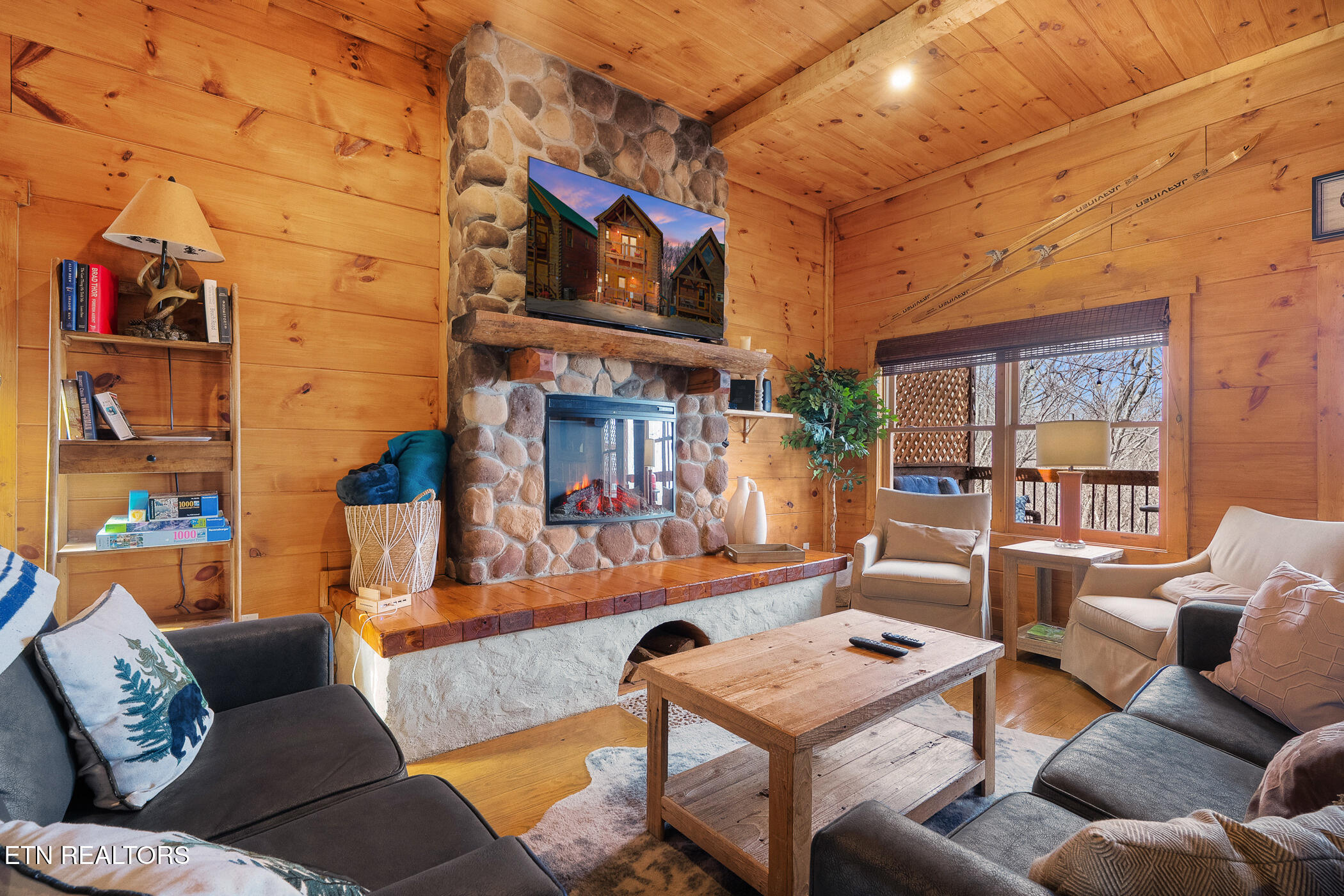 1255 Bear Cub Way Gatlinburg TN 37738