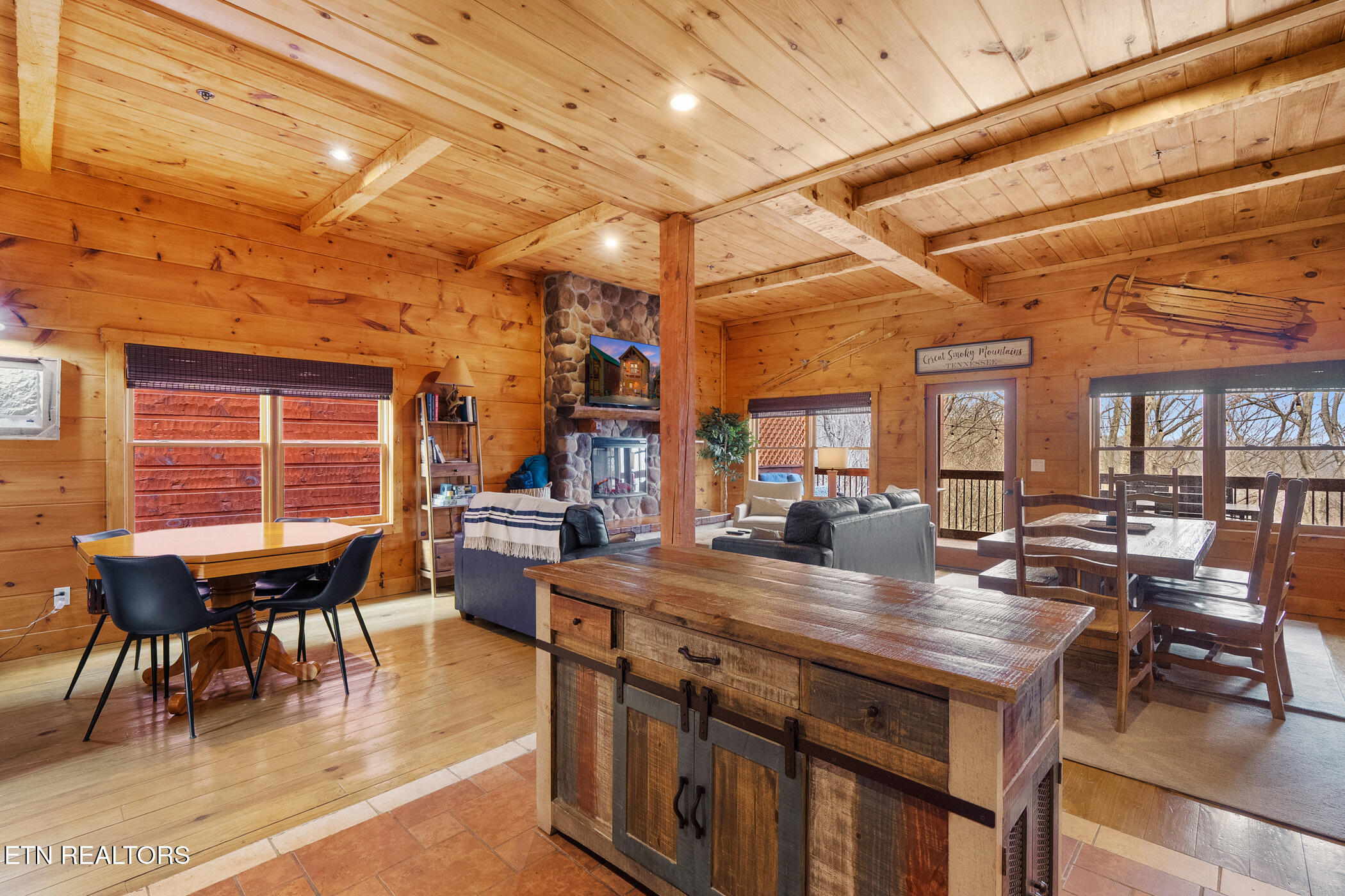 1255 Bear Cub Way Gatlinburg TN 37738