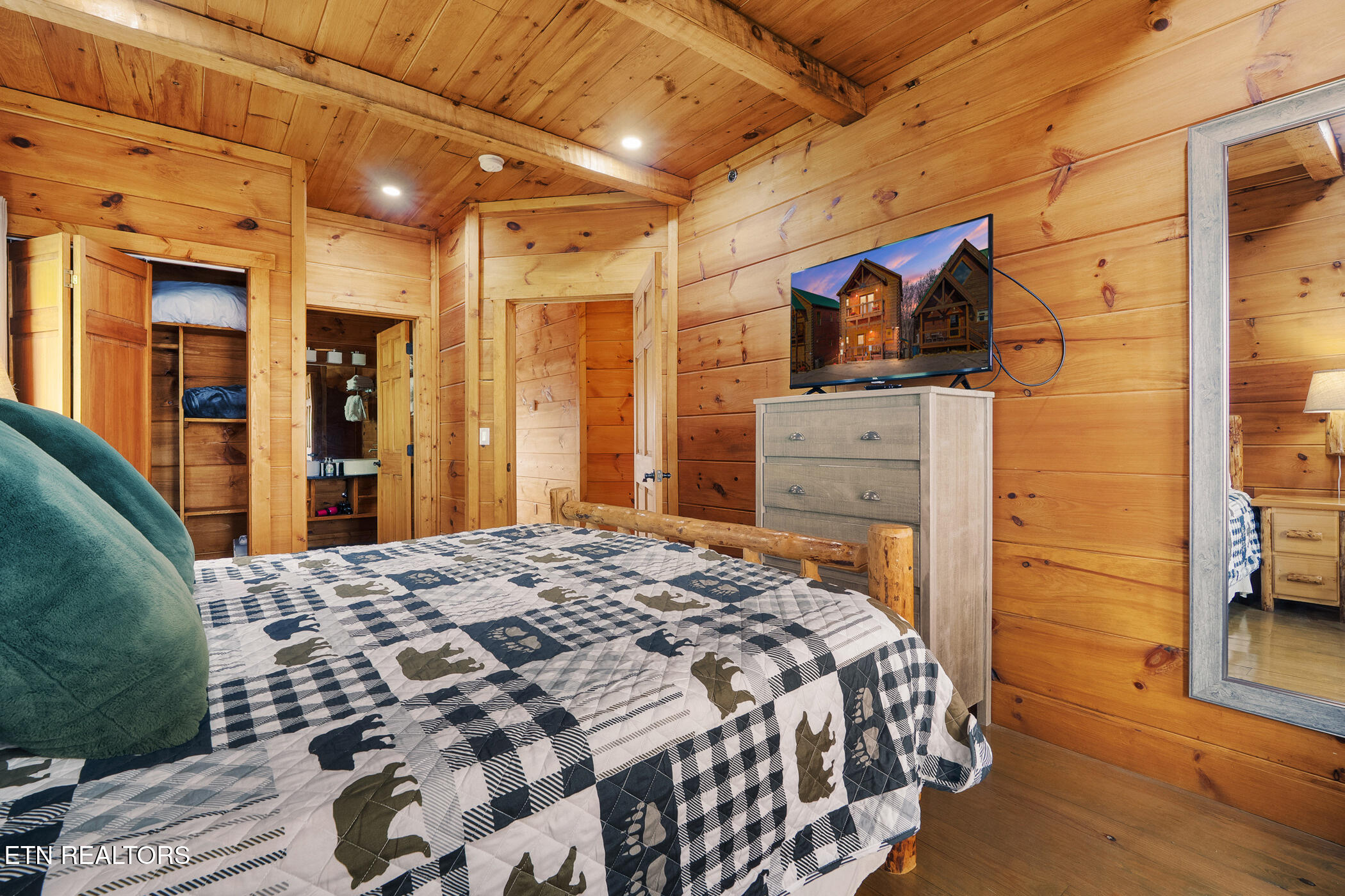 1255 Bear Cub Way Gatlinburg TN 37738