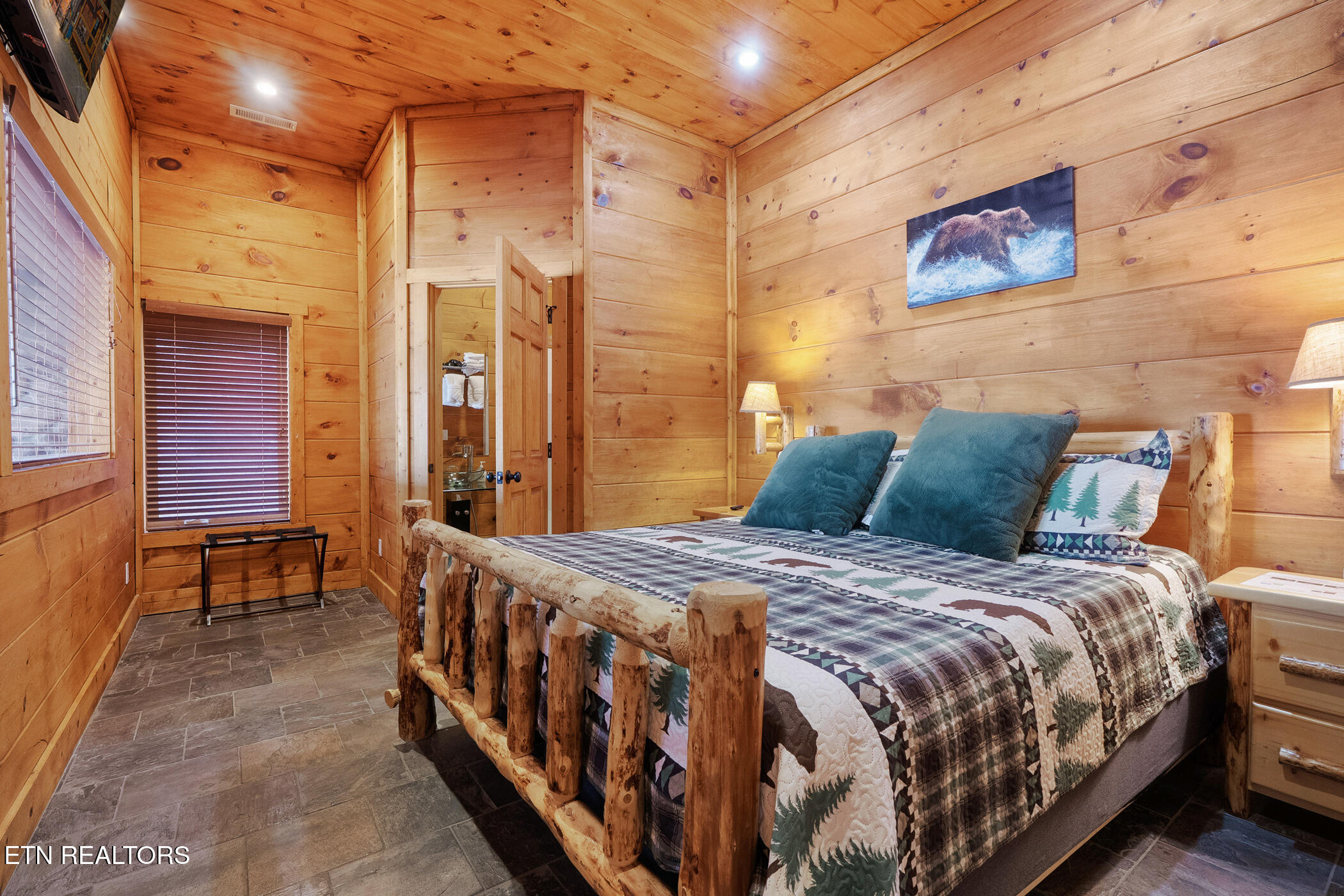 1255 Bear Cub Way Gatlinburg TN 37738