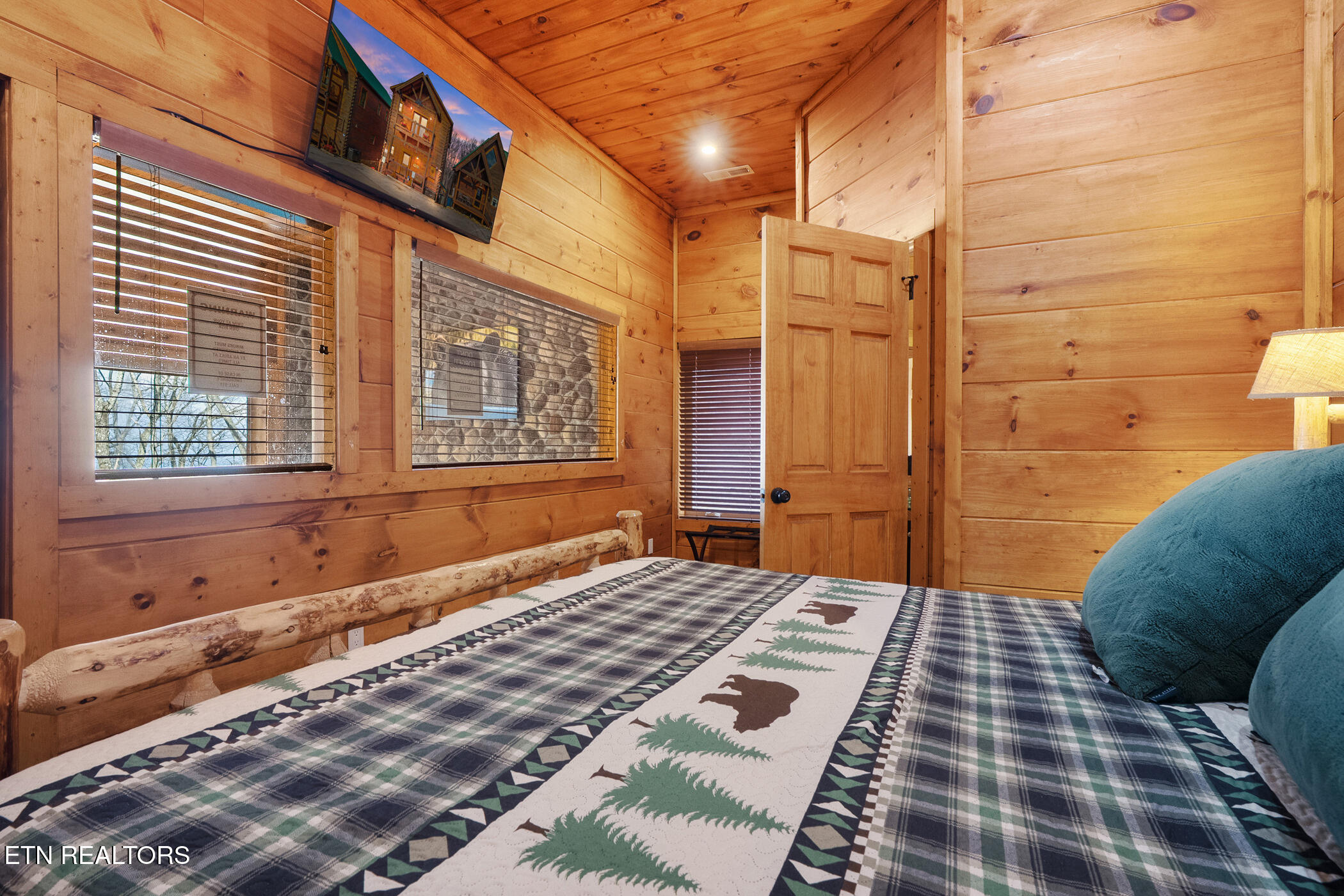 1255 Bear Cub Way Gatlinburg TN 37738