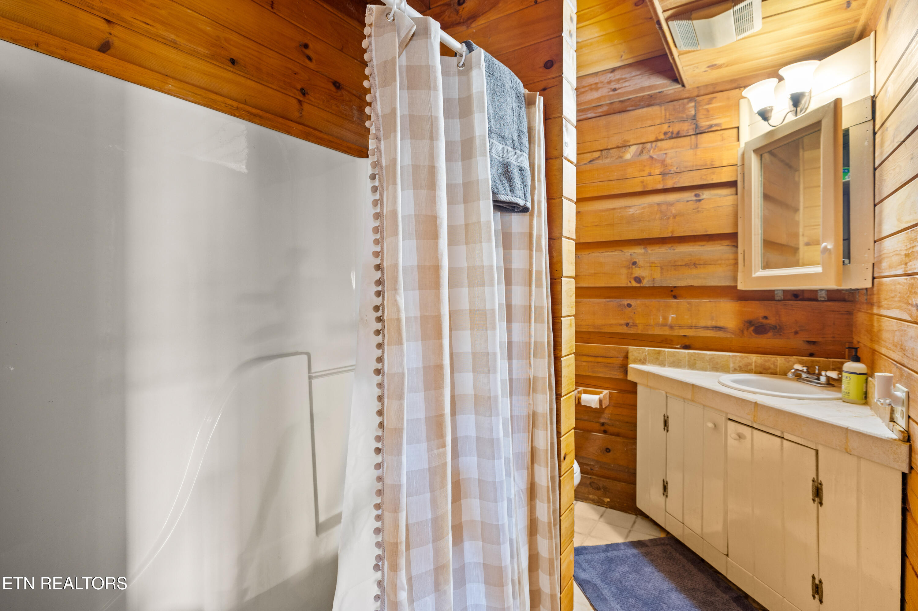 400 Scott Mansion Road Tellico Plains TN 37385