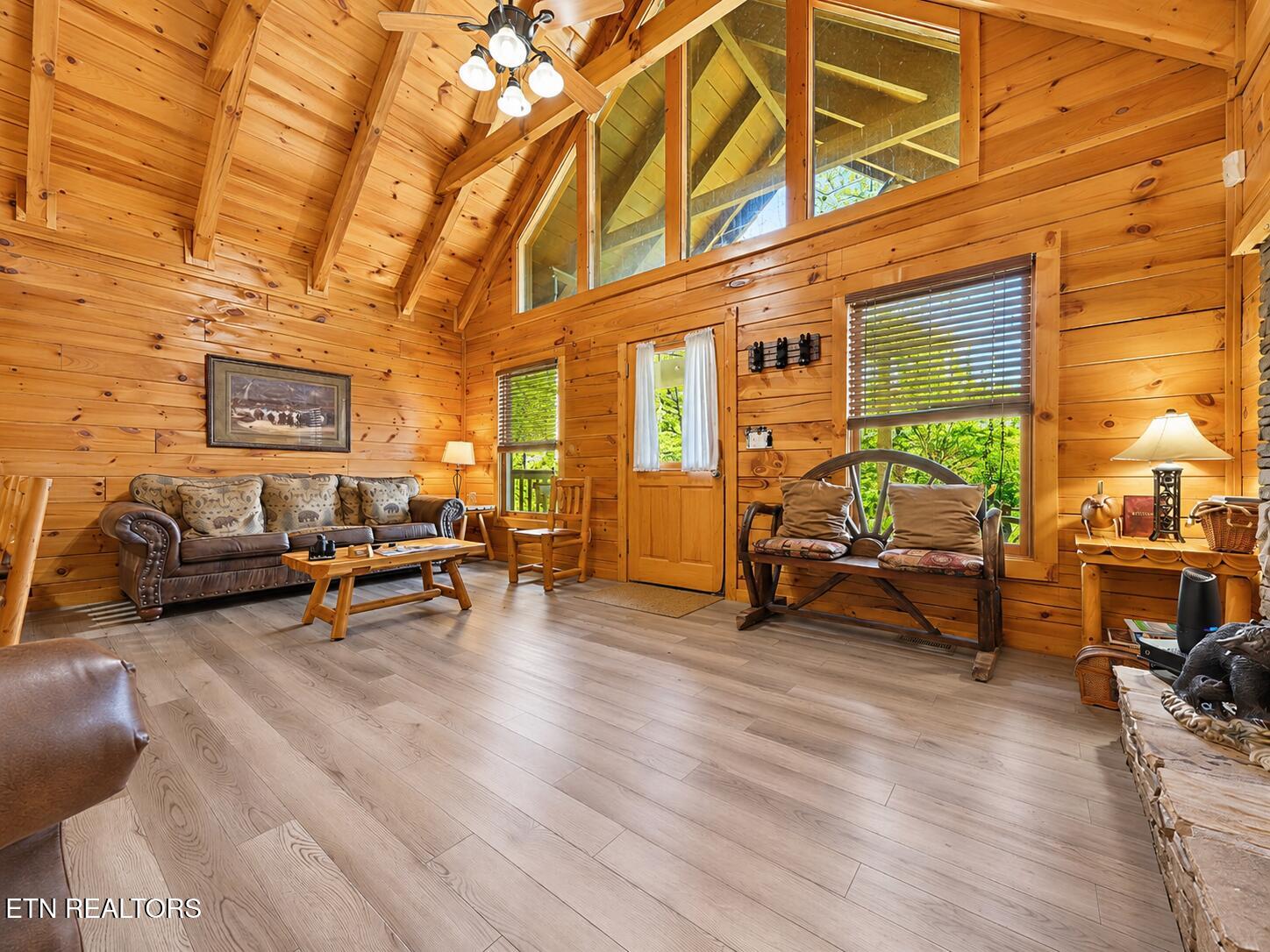 952 Iron Mountain Road Pigeon Forge TN 37863